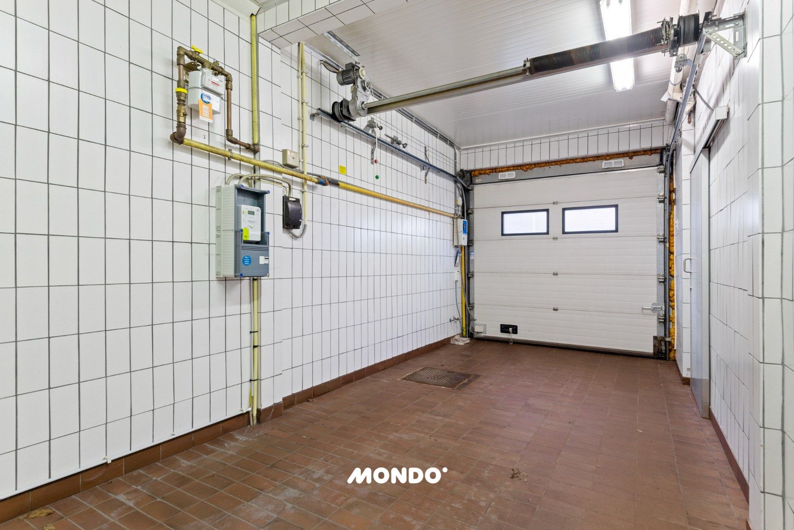 Veelzijdig handelspand met duplex in hartje Willebroek — uitstekende commerciële ligging. foto 2