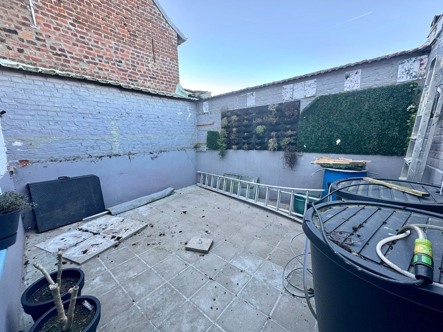 TE RENOVEREN WONING MET 3 SLPKS, KOER EN GARAGE foto 2