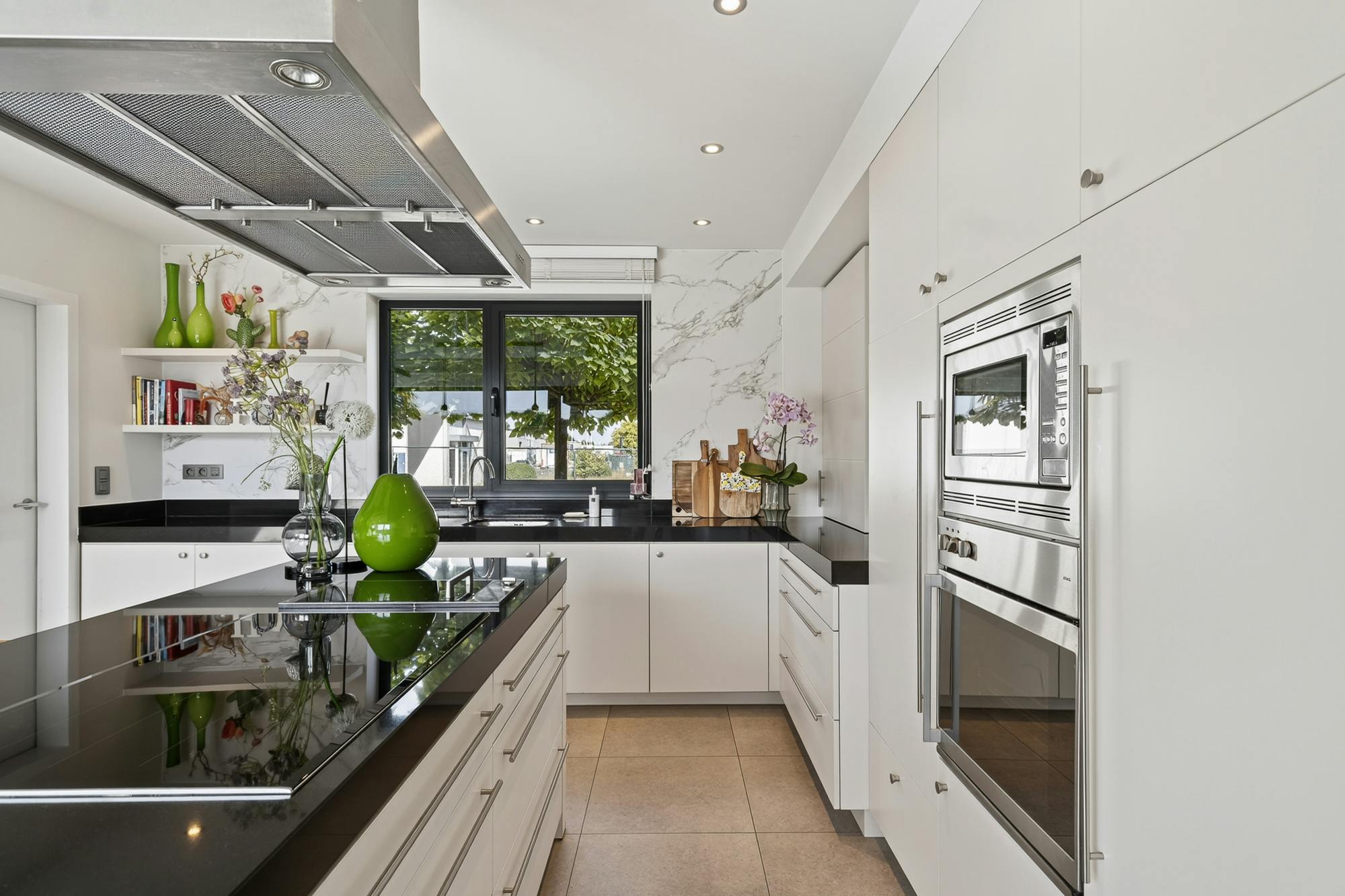 Luxe villa met exclusieve tuin en magazijn in KMO-zone foto 56