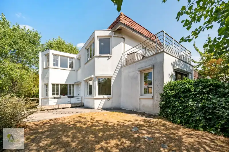 "VILLA THERESE" - Een zeldzame kans in OOSTDUINKERKE !!! Op één van die mooie en rustige locaties in Oostduinkerke, op amper 500 meter van het strand ! foto 10