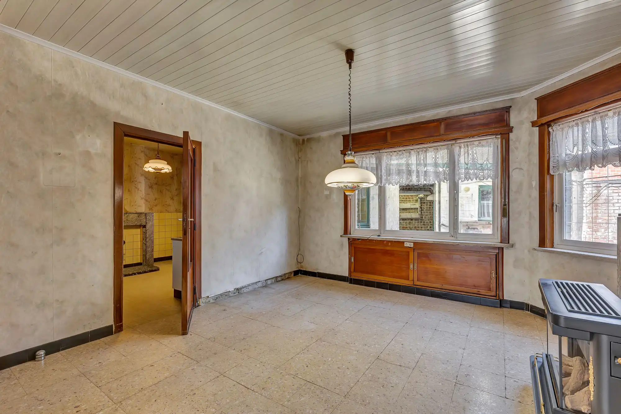 Te renoveren woning met garage foto 10