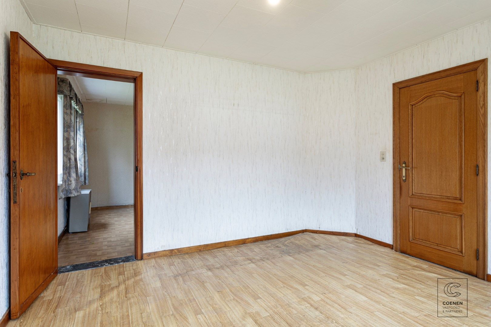 Te renoveren woning met een bew. opp. van 155 m², 3 slaapkamers op een perceel van 1.092 m².  foto 7