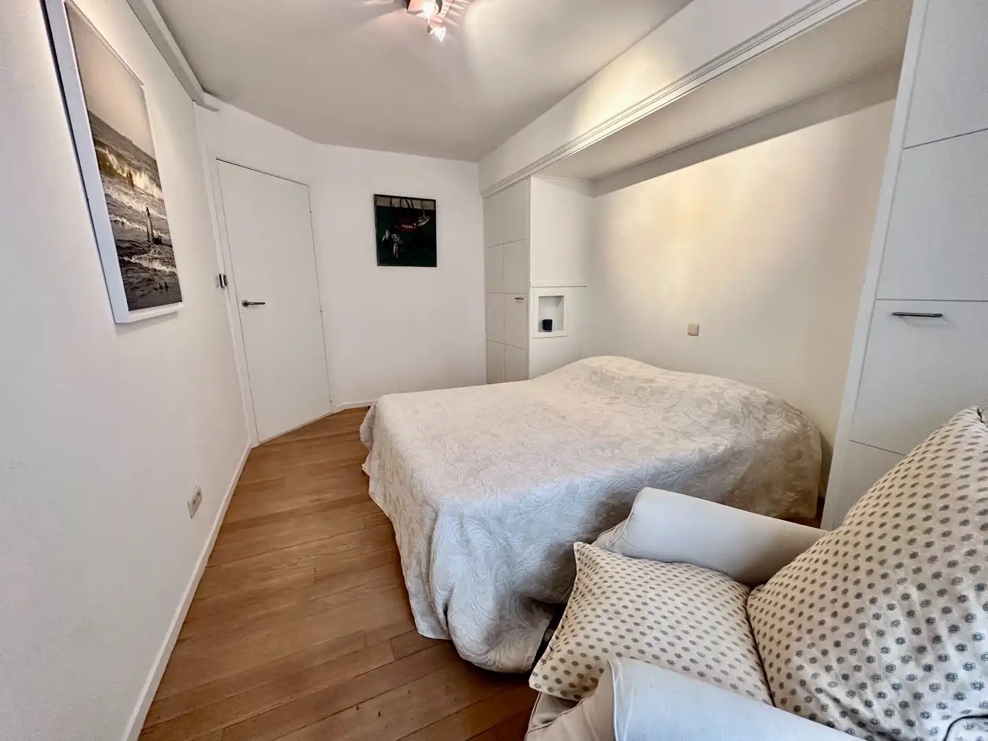 Prachtig appartement met frontaal zeezicht gelegen in hartje het Zoute met 6 meter gevelbreedte. foto 17