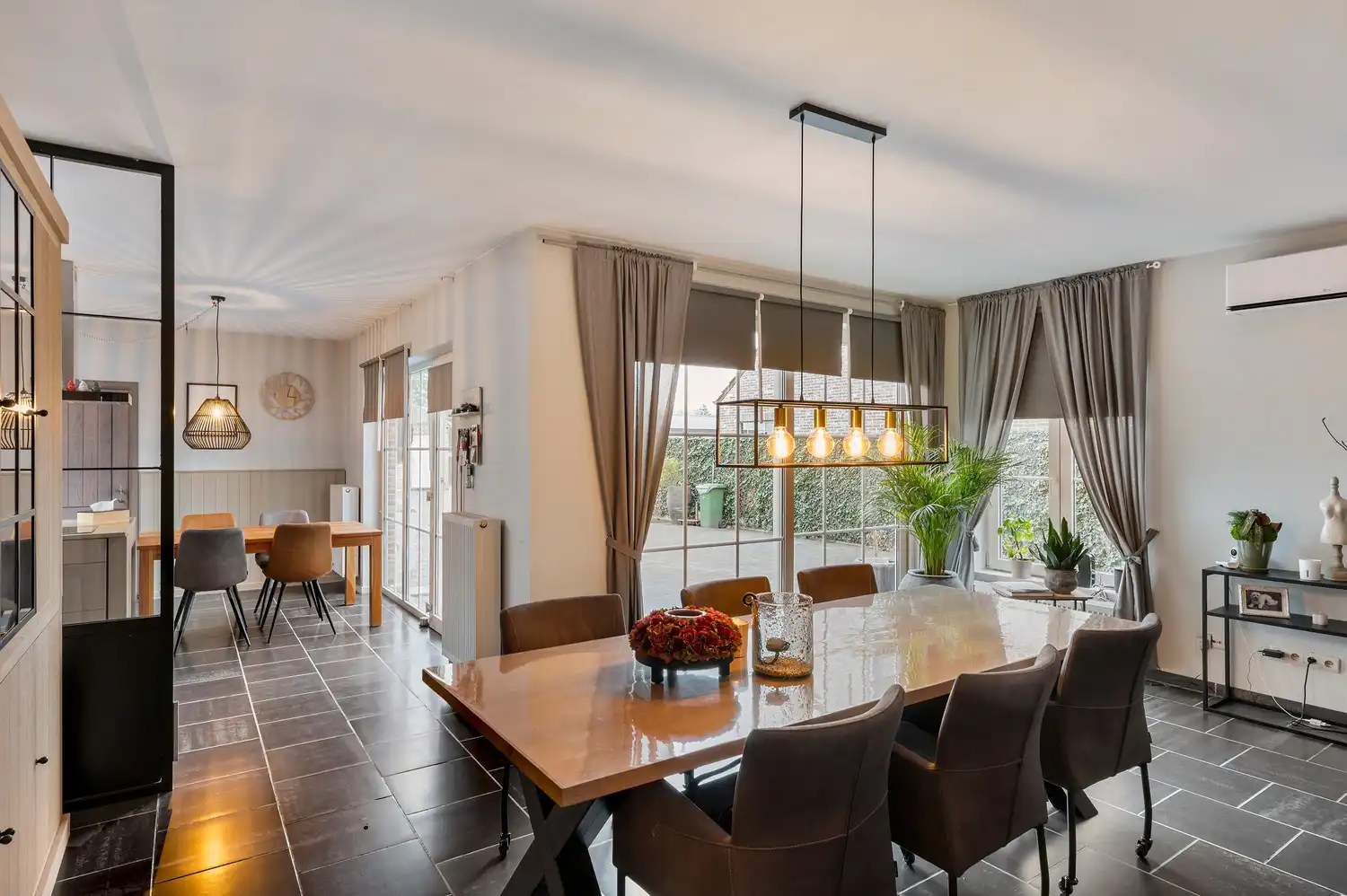 Ruime, instapklare pastorijwoning met bijgebouw op 1 180 m². foto 6