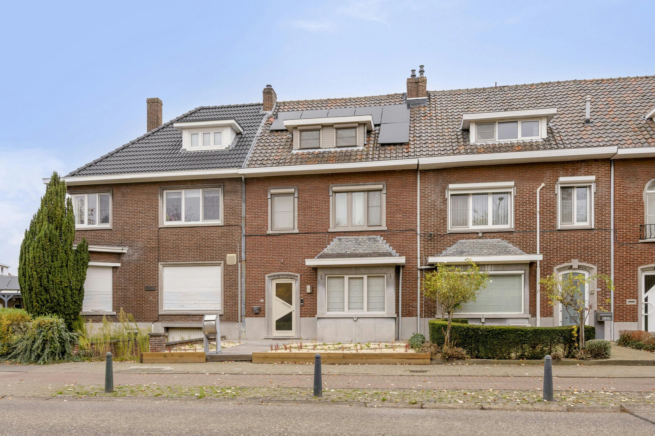Hoofdfoto van de publicatie: Goed gelegen stadswoning met 3 of 4 slaapkamers, tuin en garagebox 