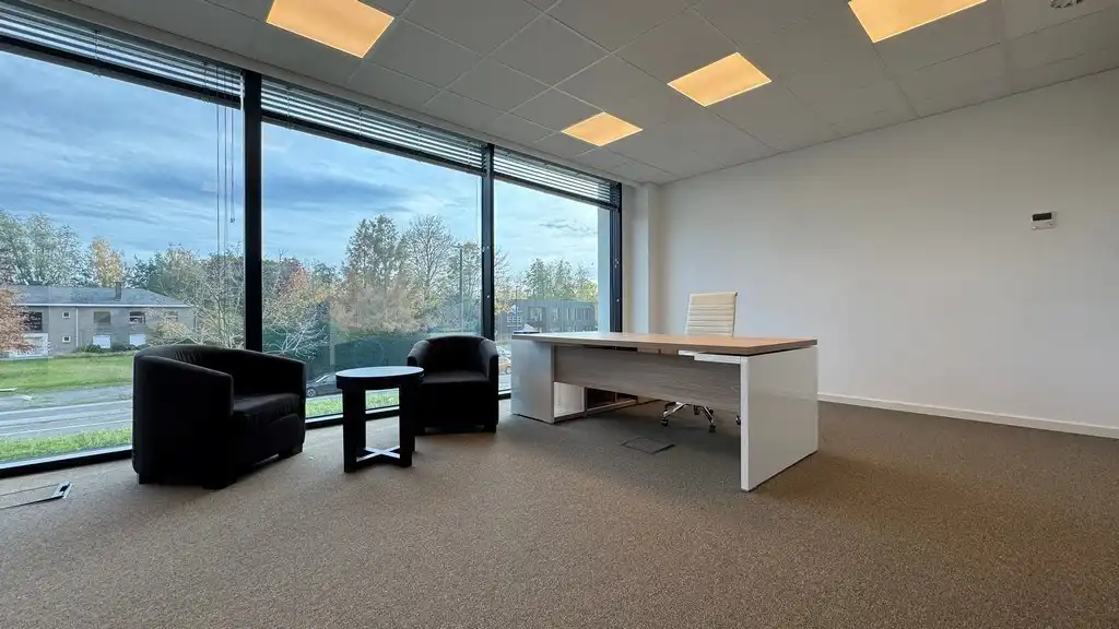Knap ingerichte en gemeubelde kantoorruimte te huur in Sint-Martens-Latem foto 3