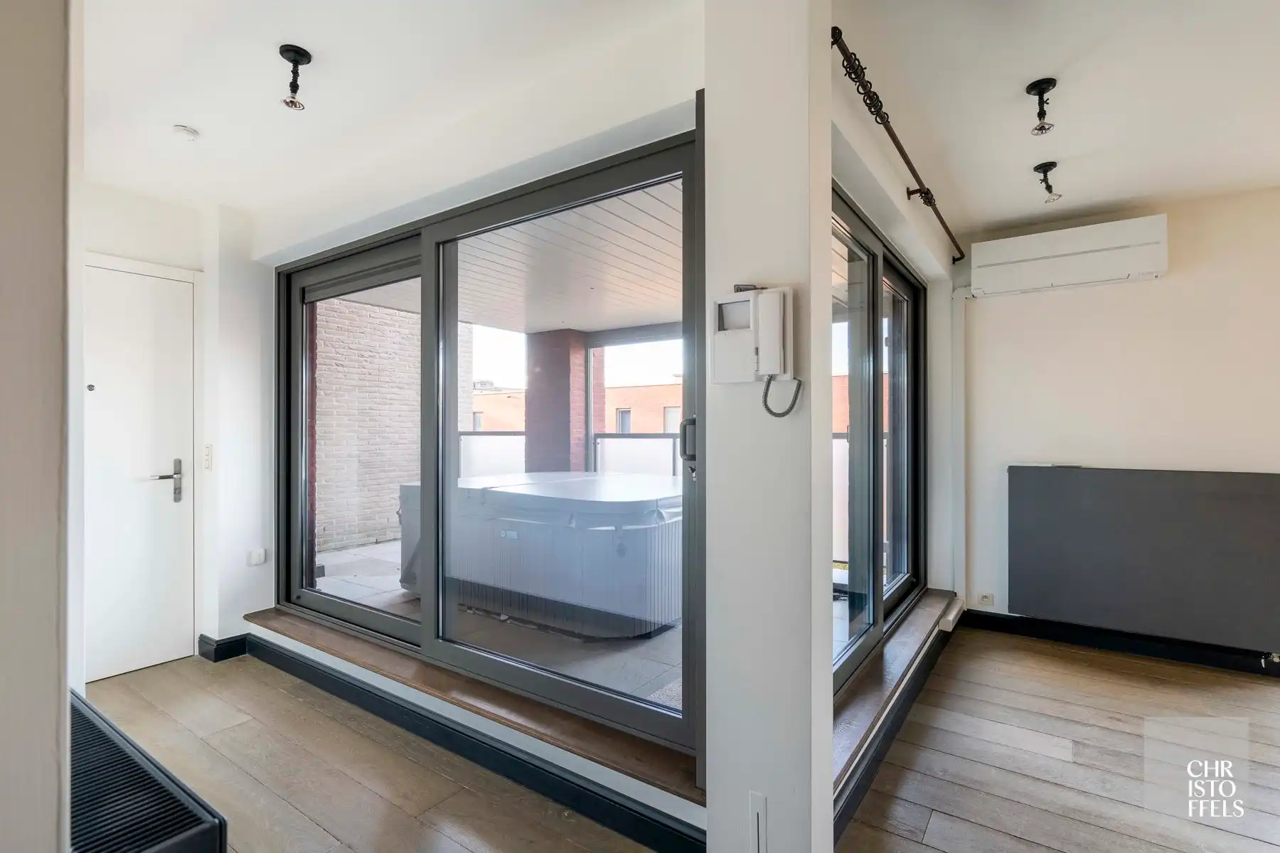 Luxe penthouse van 239m² met 34m² terrassen in hartje Zutendaal! foto 12