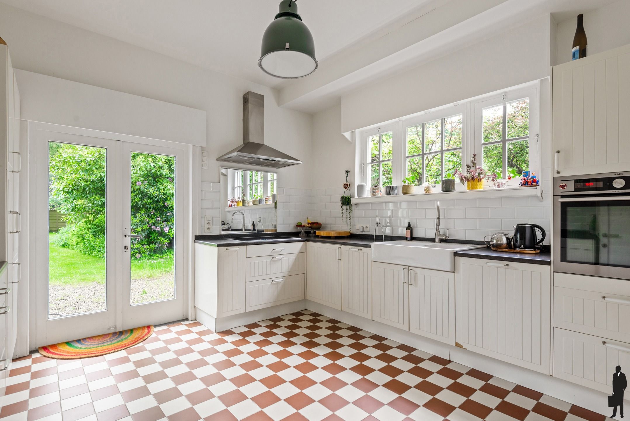 Zeer ruime woning (ca.250m²) met 6 slaapkamers & 2 badkamers foto 7
