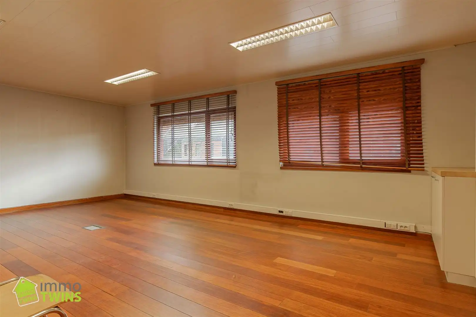 Uitzonderlijk ruim industrieel magazijn van ca. 6.900 m² te huur in Schoonaarde foto 9