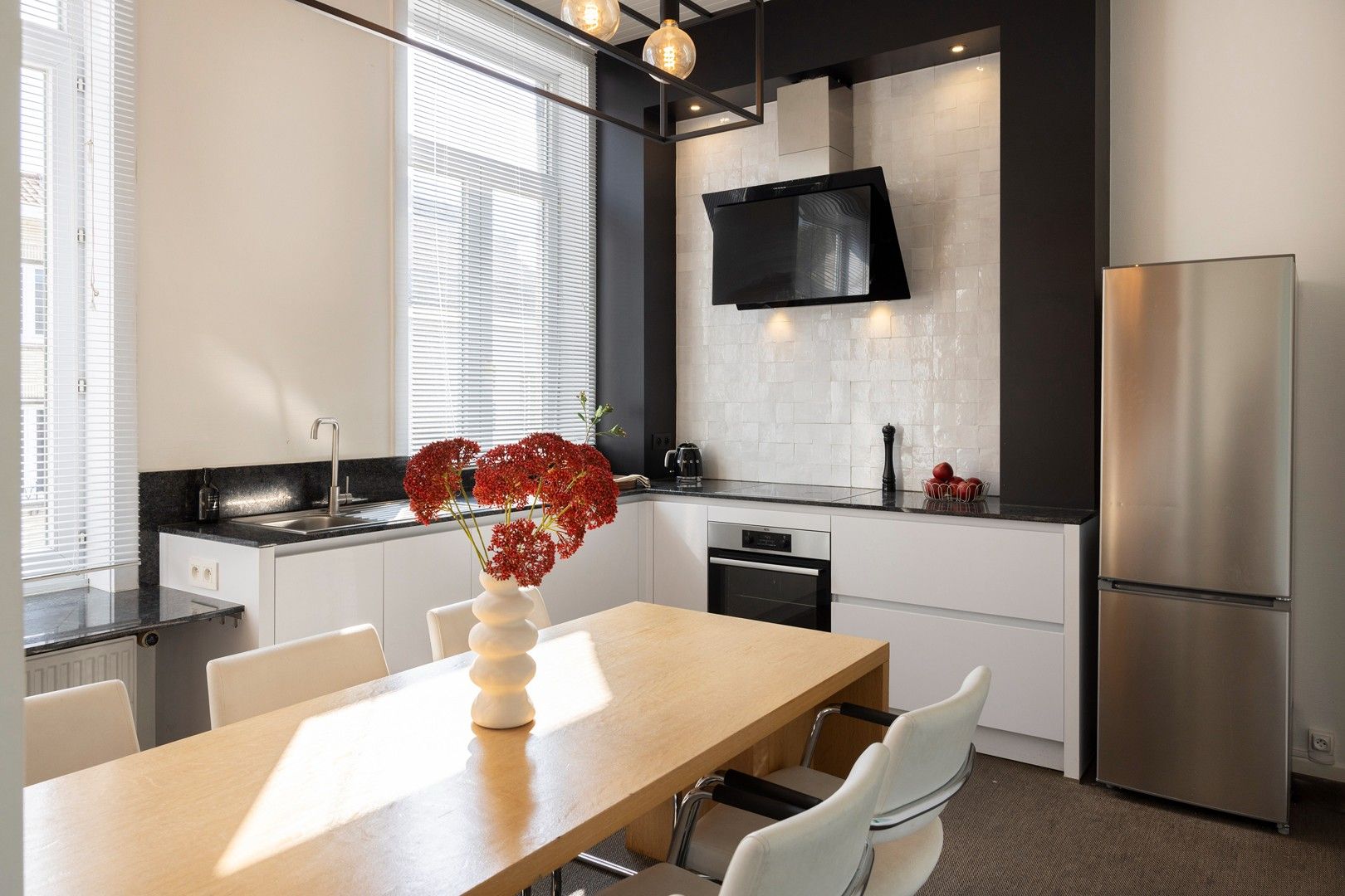 Winkel- of kantoorruimte met bovenliggend appartement. foto 11