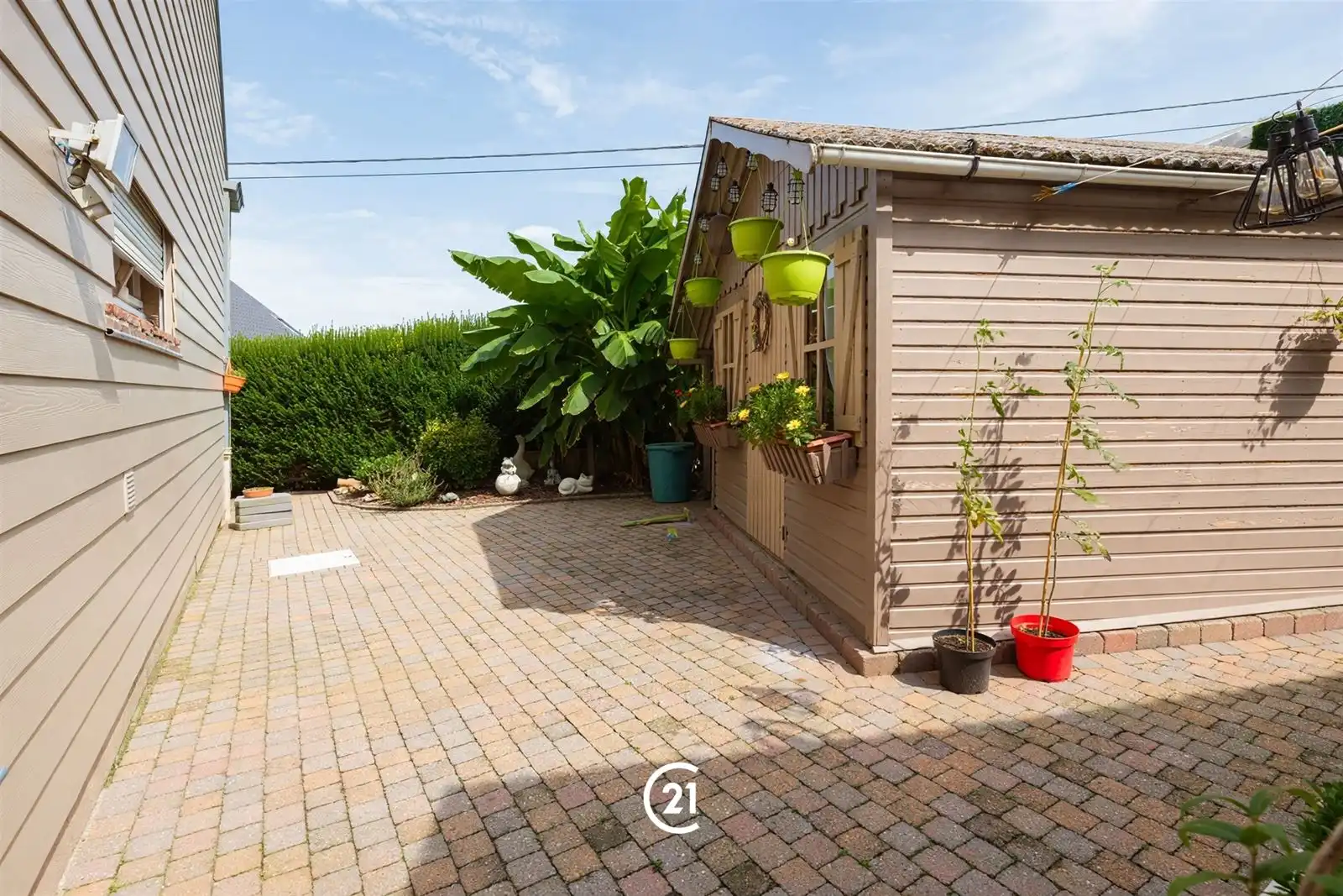 Een ruime woning met karakter, tuin, garage op een interessante locatie.  foto 26