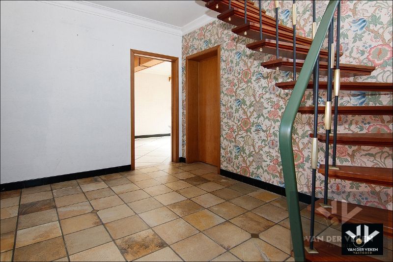 Multifunctioneel eigendom met 2 wooneenheden op een riant perceel van 21 aren 83 centiaren op een goed bereikbare, rustige locatie in Diepenbeek foto 9