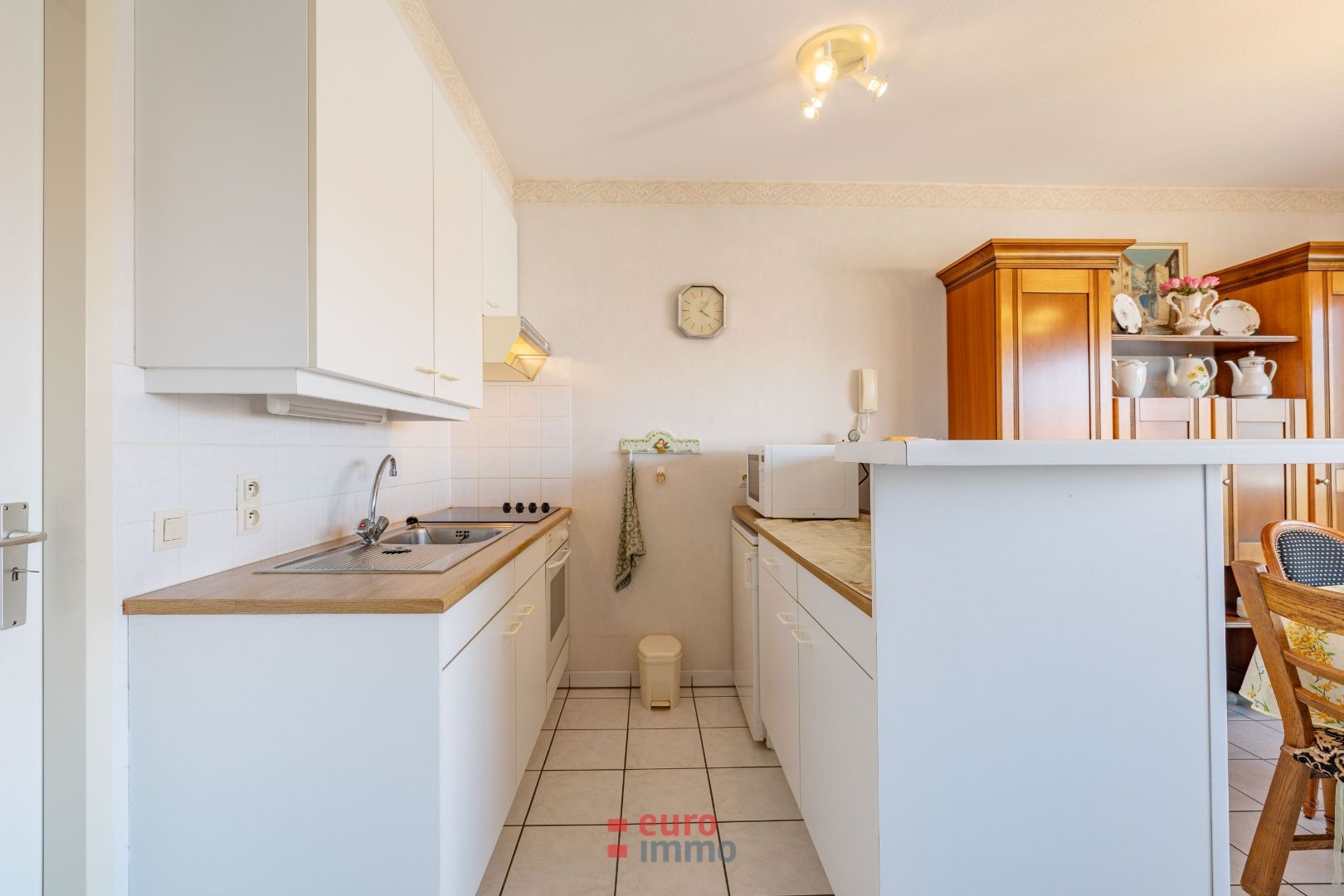 Uitermate brede en lichtrijke studio in de Franslaan van Nieuwpoort! foto 3