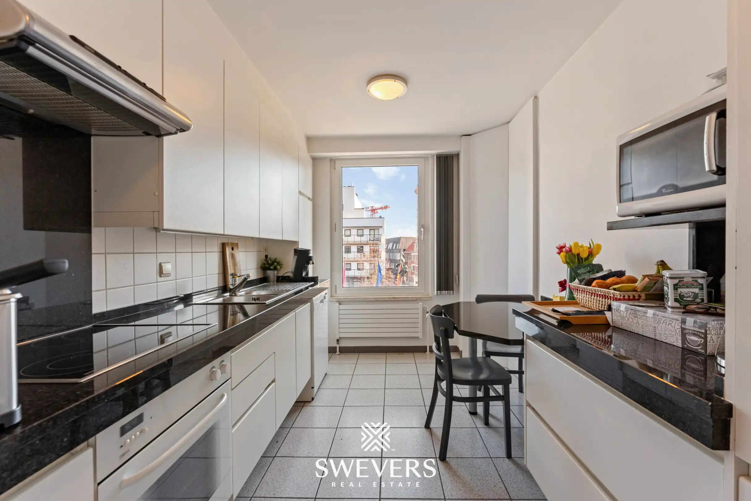 Appartement met 2 slaapkamers en terras op toplocatie aan het Leopoldplein in Hasselt – optionele staanplaatsen beschikbaar foto 3