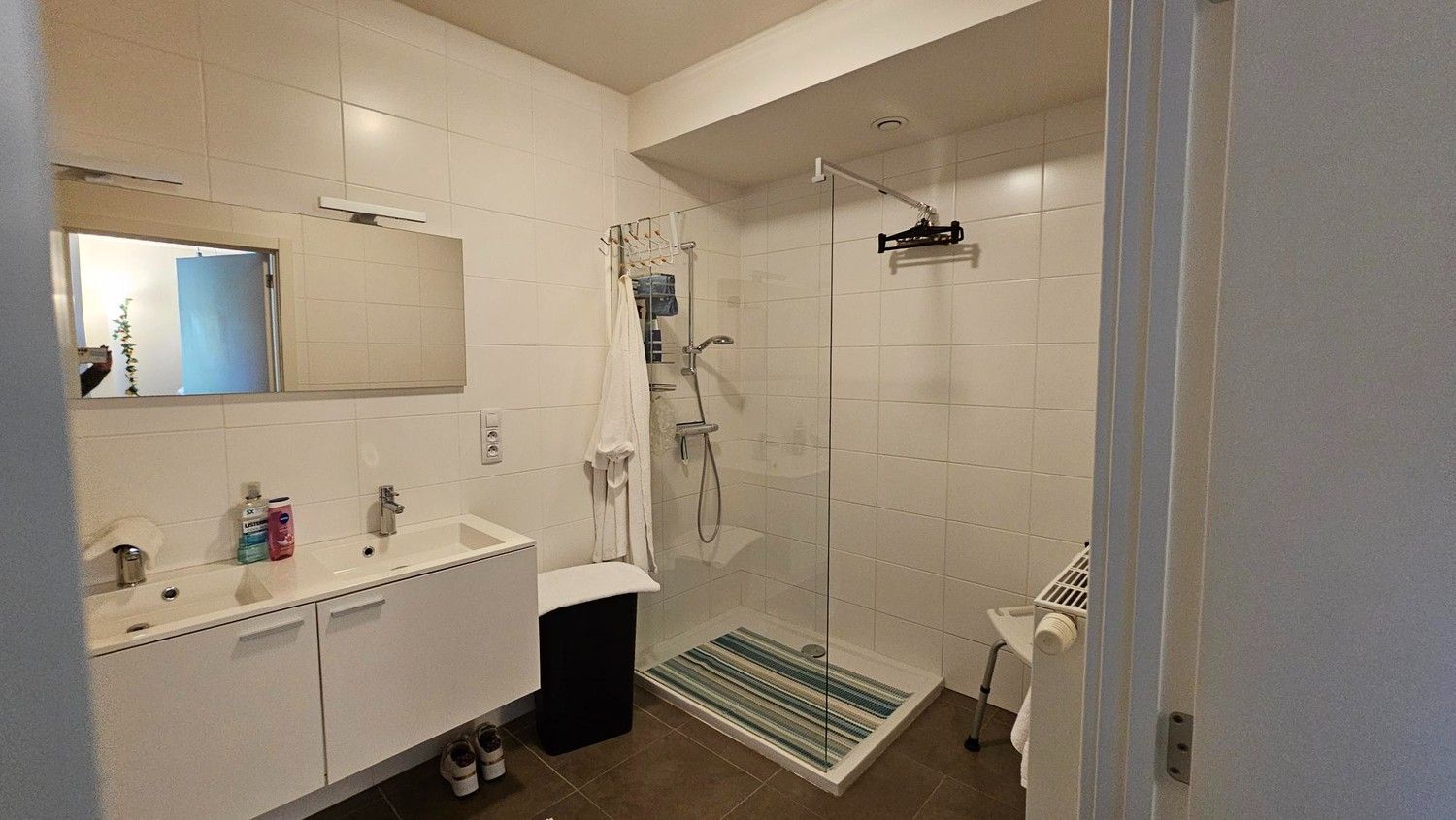 Modern gelijkvloers appartement met terras foto 6