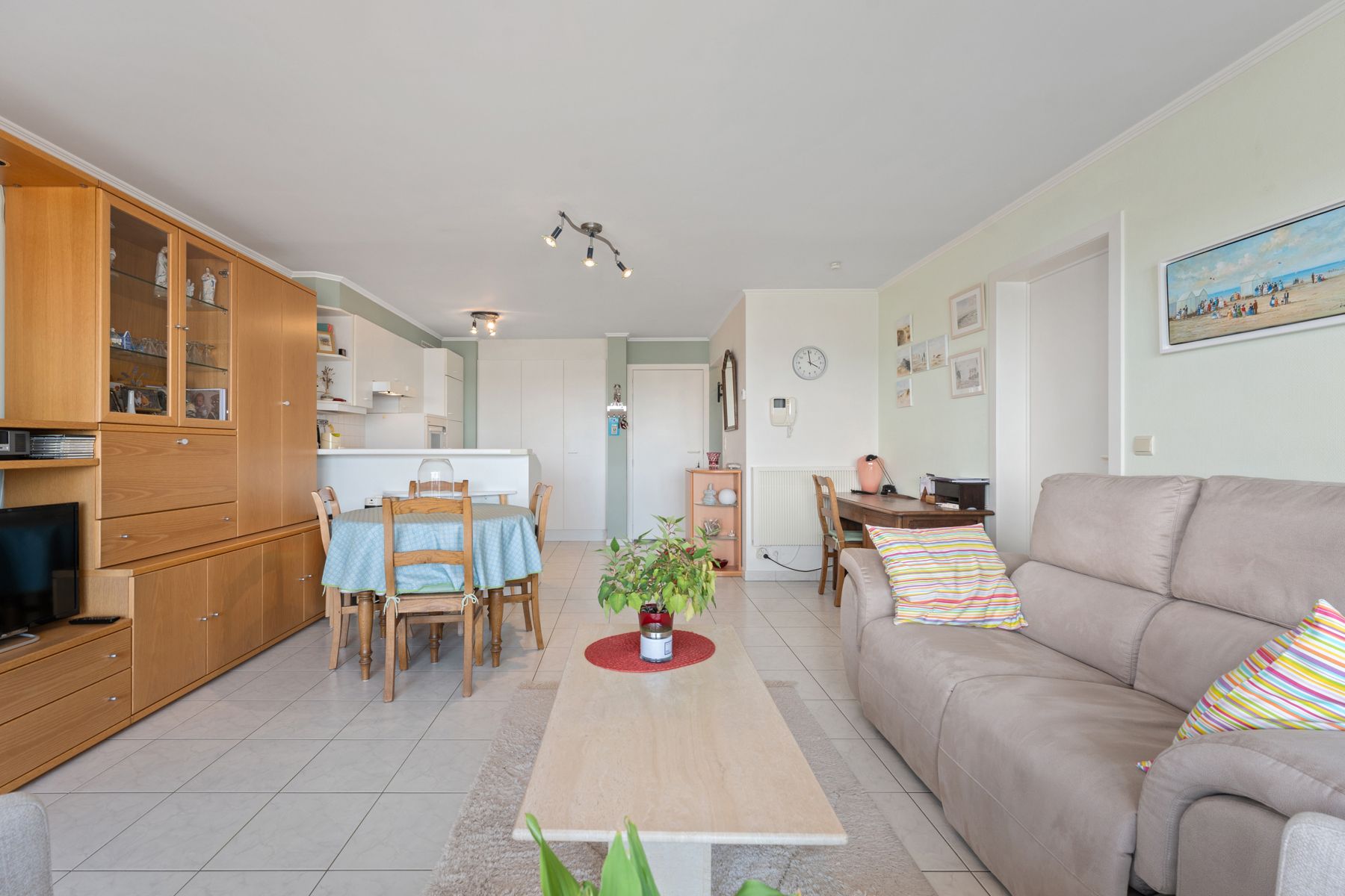Verzorgd appartement met zonneterras en zijdelings zeezicht foto 4