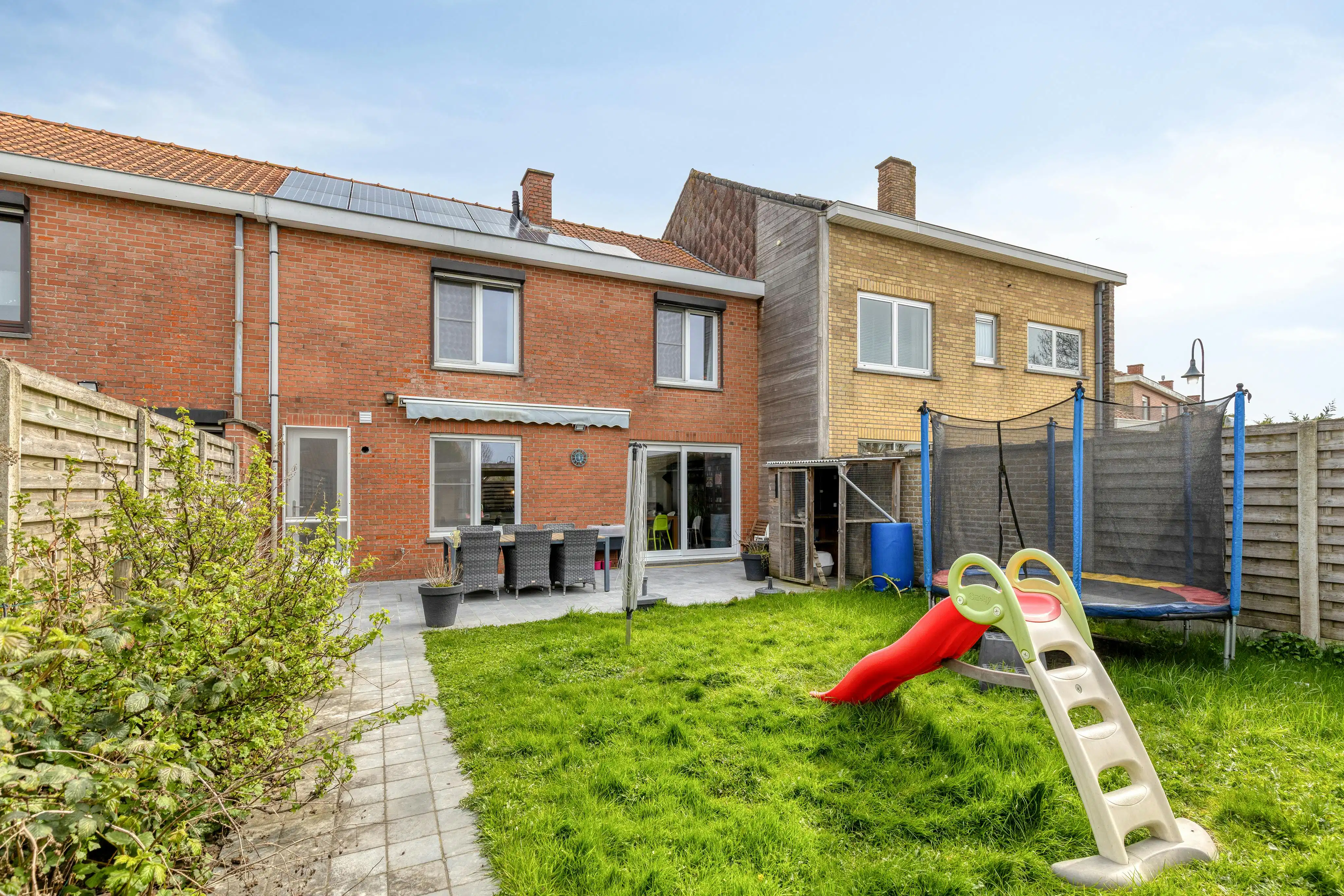 Gerenoveerde woning met 4 slaapkamers, tuin en garage. foto 23