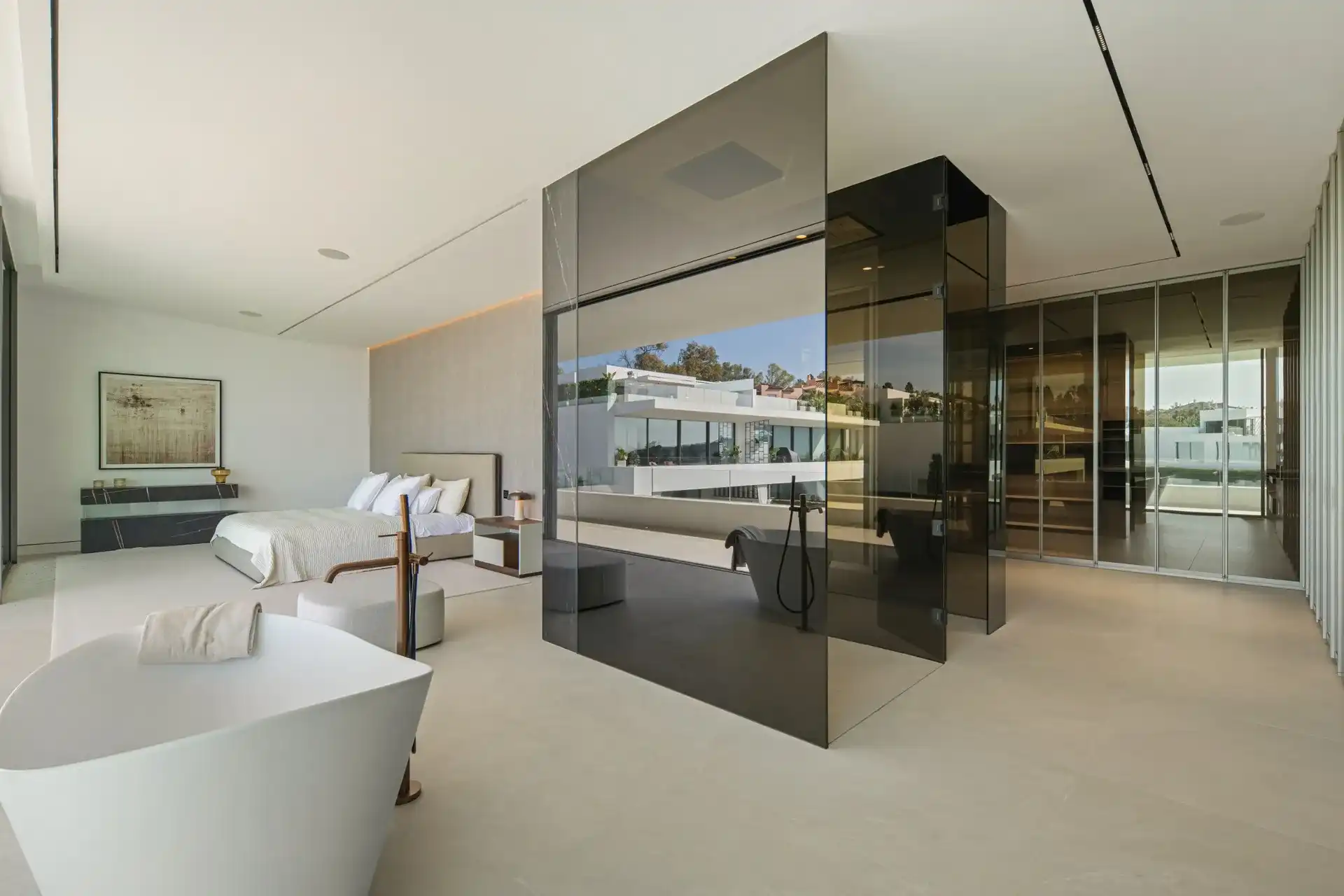 Exclusieve villa met resortgevoel in het meest prestigieuze deel van Marbella foto 24