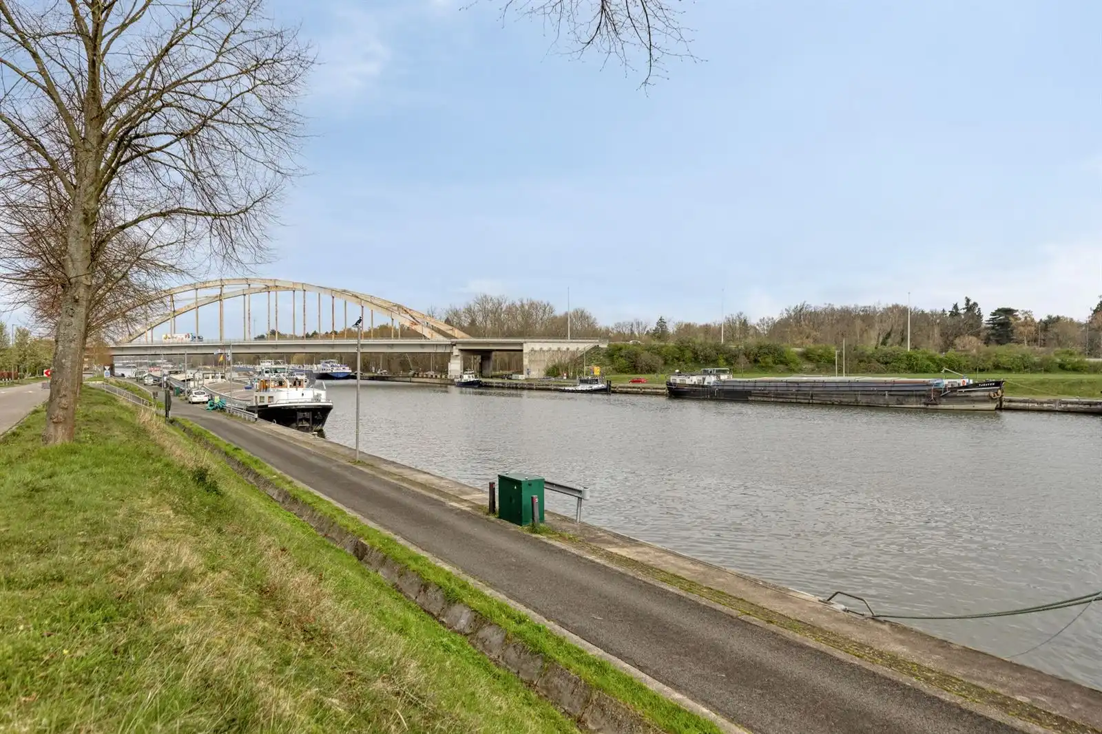 Wonen aan het water, woning met potentieel foto 2