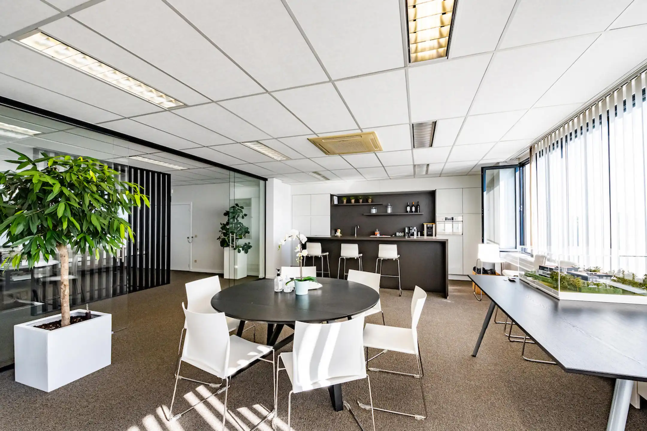 Kantoren te huur foto 12