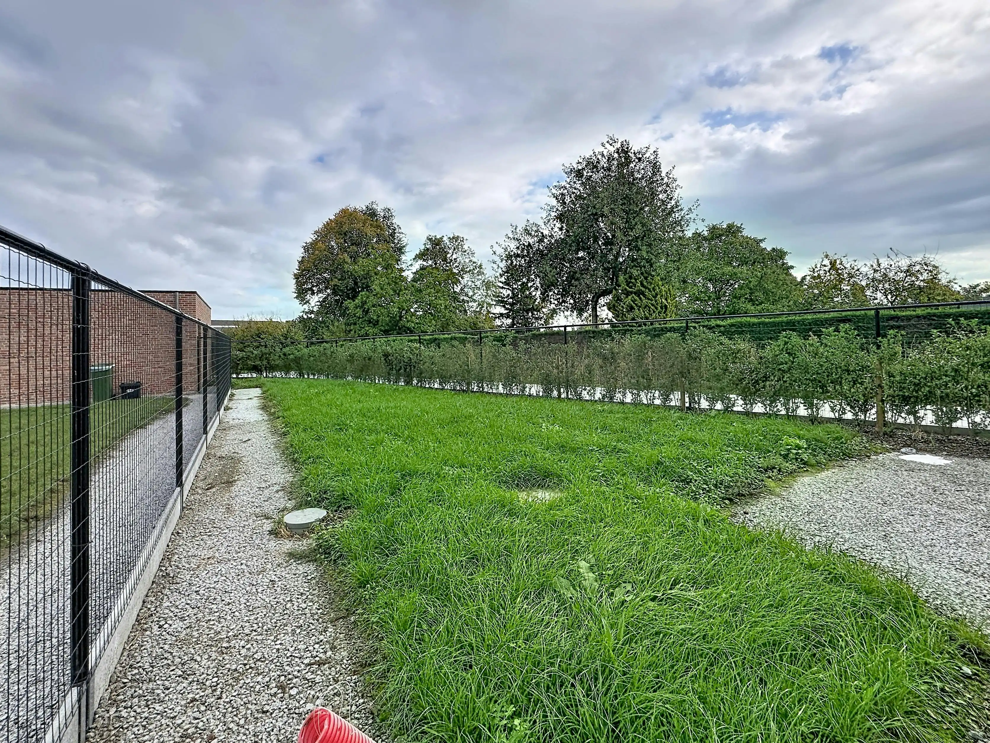 Halfopen huis te koop in Ieper met 3 kamers en dubbele garage foto 7