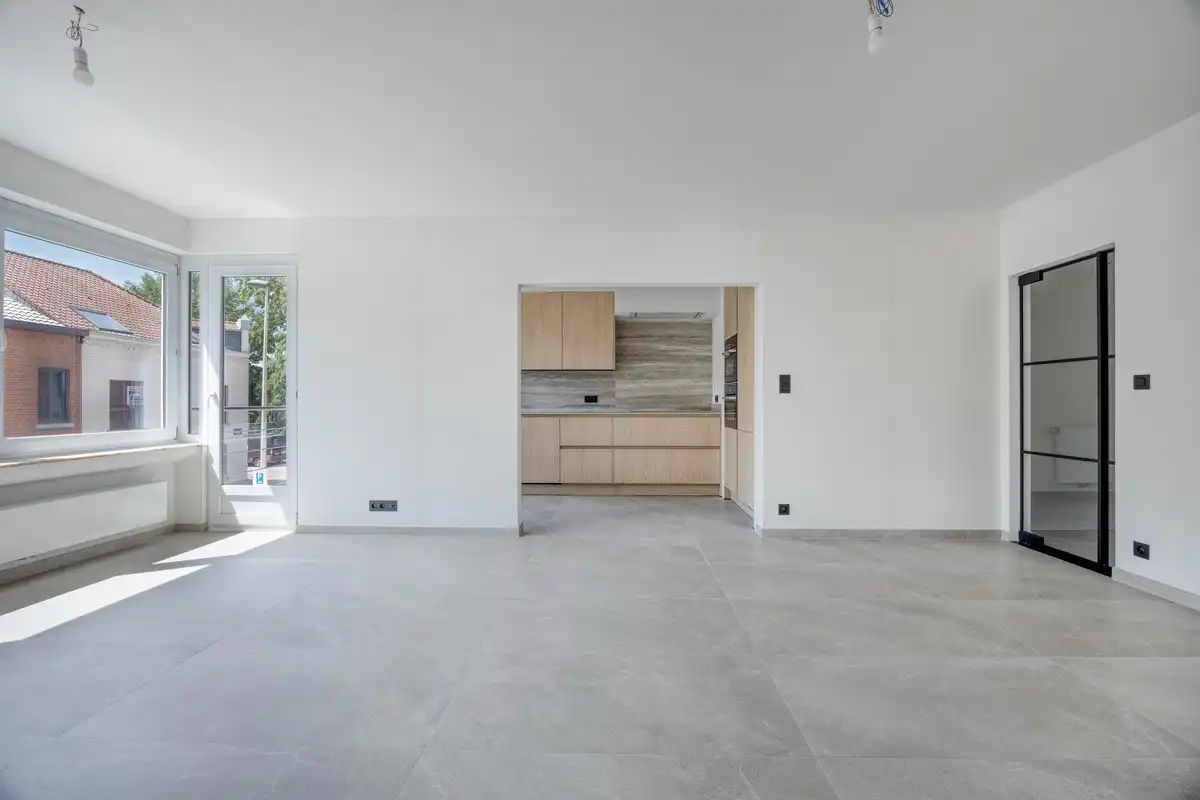 Luxueus, volledig gerenoveerd appartement met 3 slaapkamers, autostaanplaats en kelder foto 5