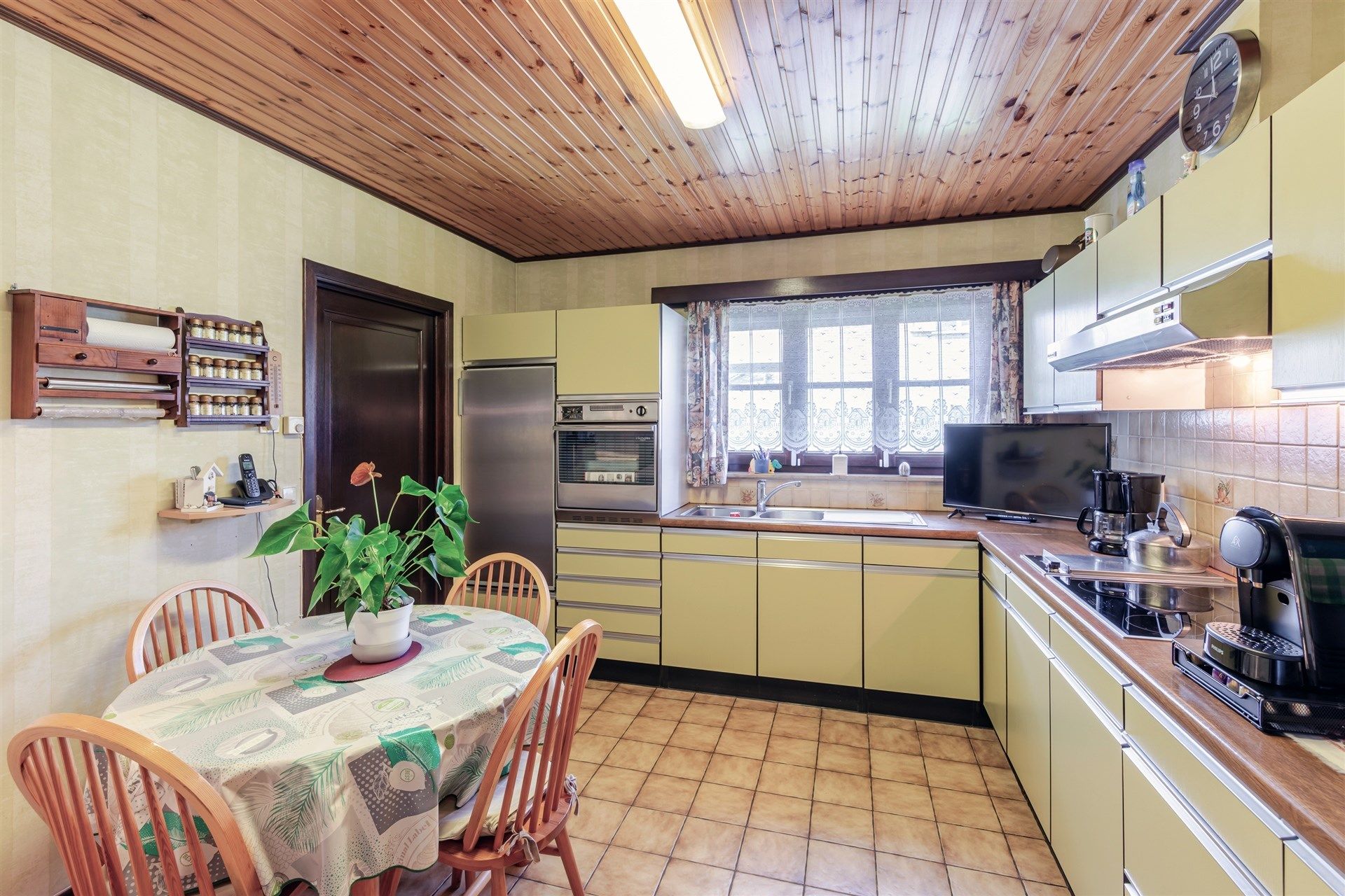Prachtig gelegen bungalow in mooie, rustige buurt foto 8