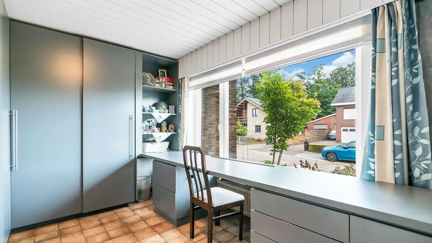 Ruime gezinswoning met 3 slaapkamers + bureel/slaapkamer en mogelijkheid tot extra slaapkamers op zolder foto 12