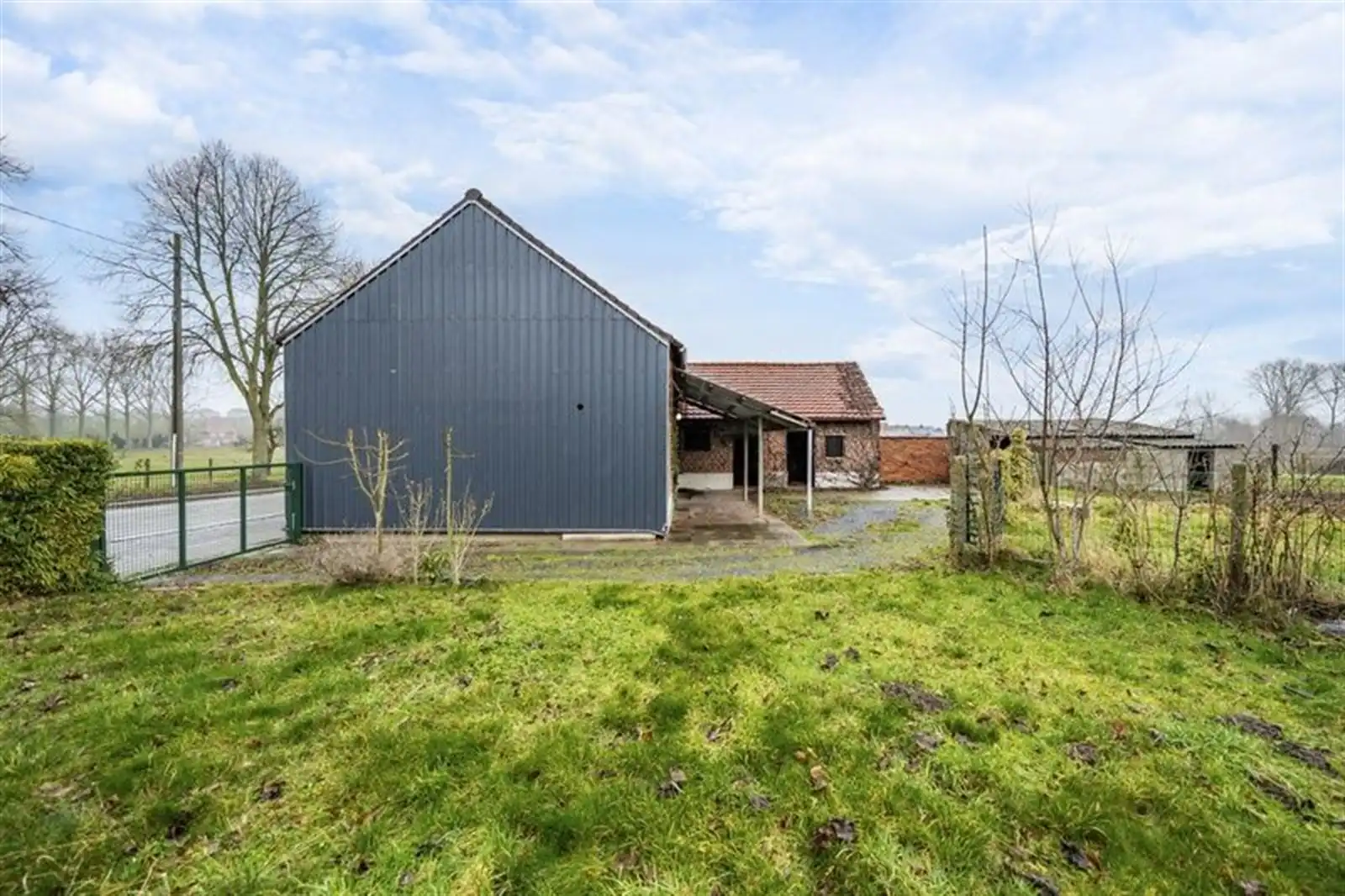 Woning met tuin en weiden foto 7