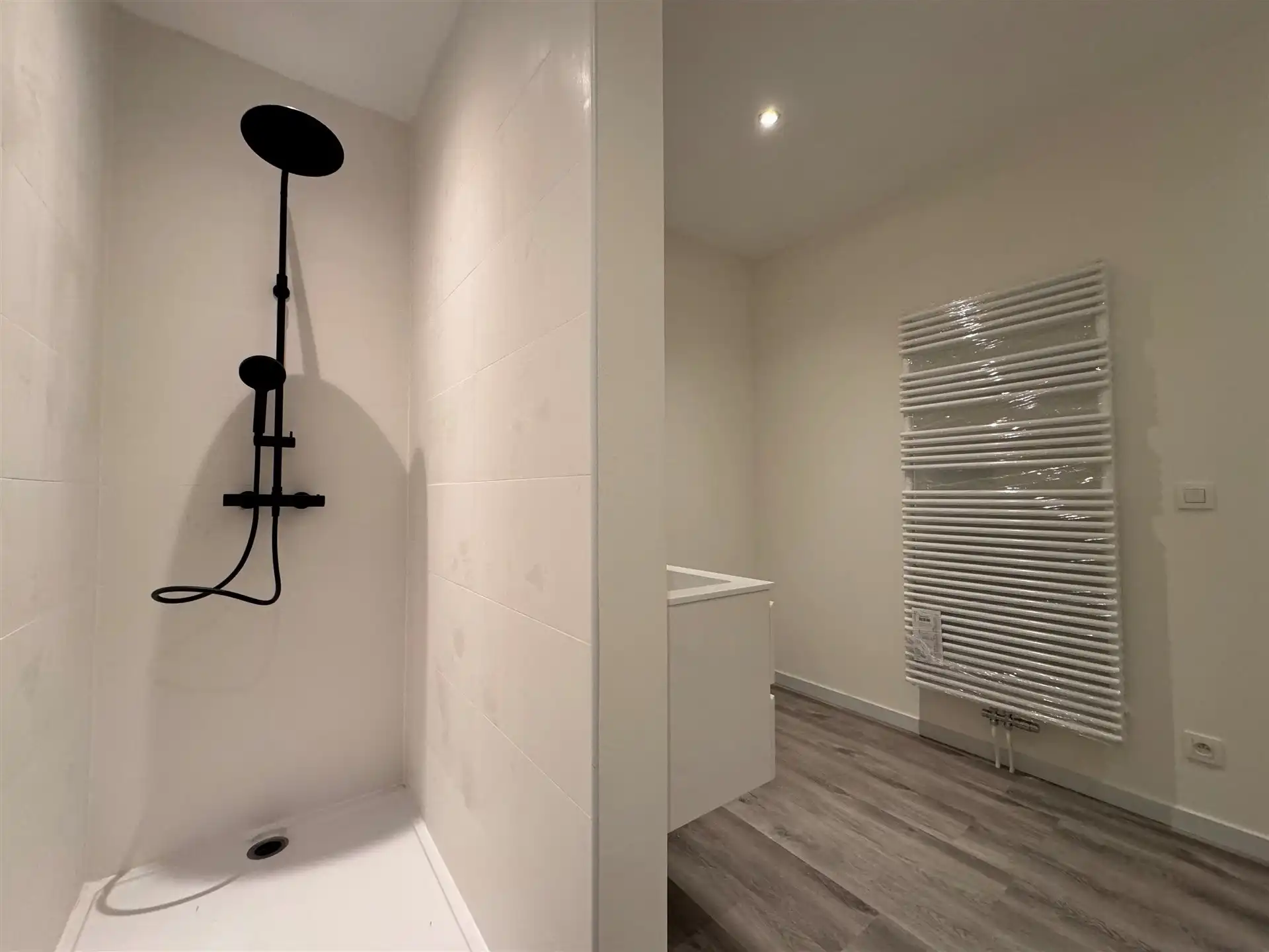Energiezuinig gerenoveerd appartement met 2 slaapkamers. foto 18