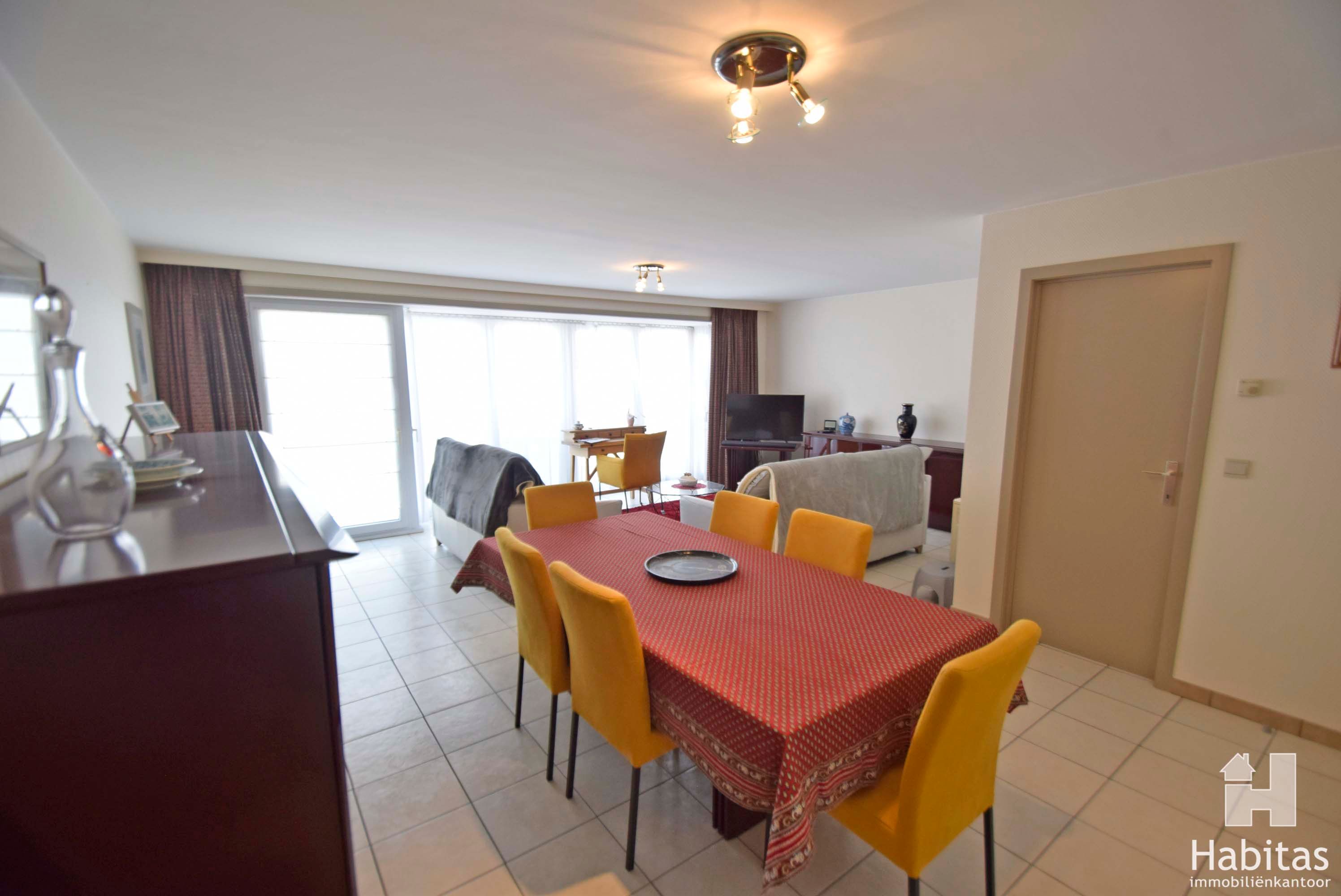 Bijzonder ruim appartement op de 1ste verd. van een perfect onderhouden residentie foto 3