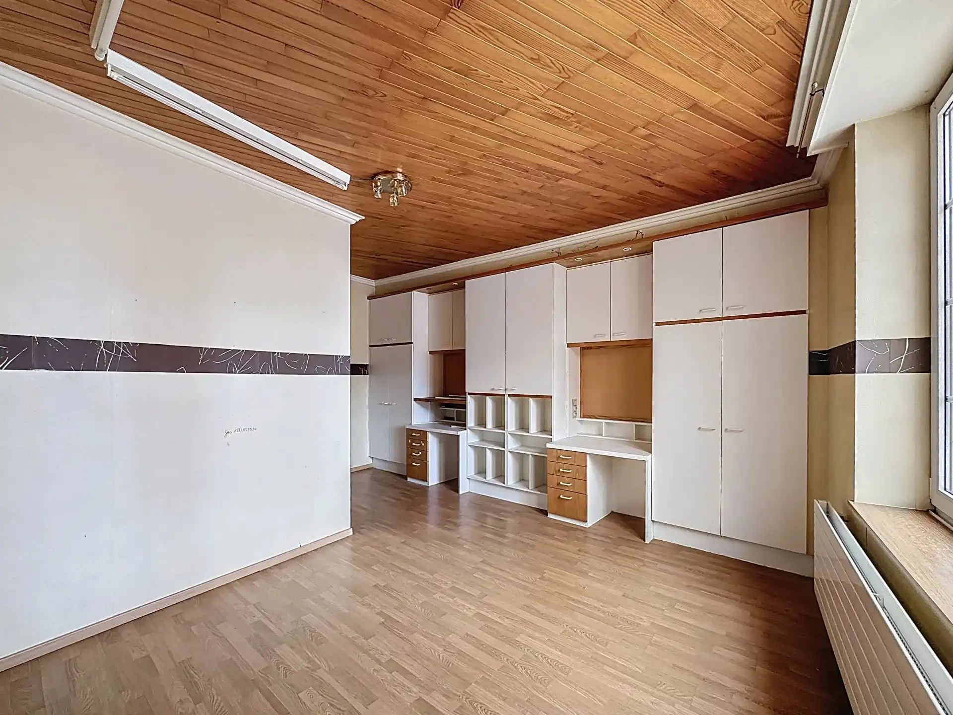 Handelspand met magazijn en bovengelegen appartement. foto 16