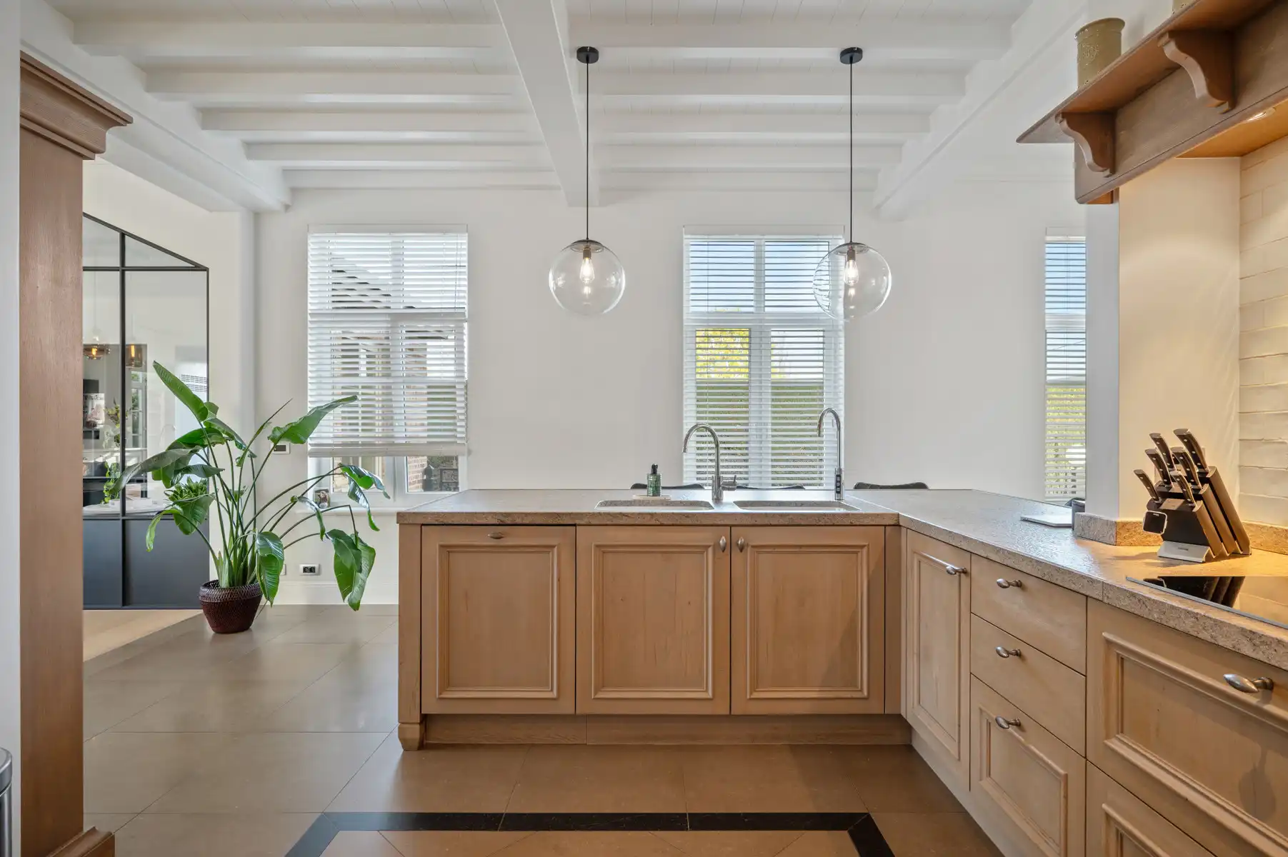 Prachtige villa in tijdloze architectuur te SCHRIEK foto 15