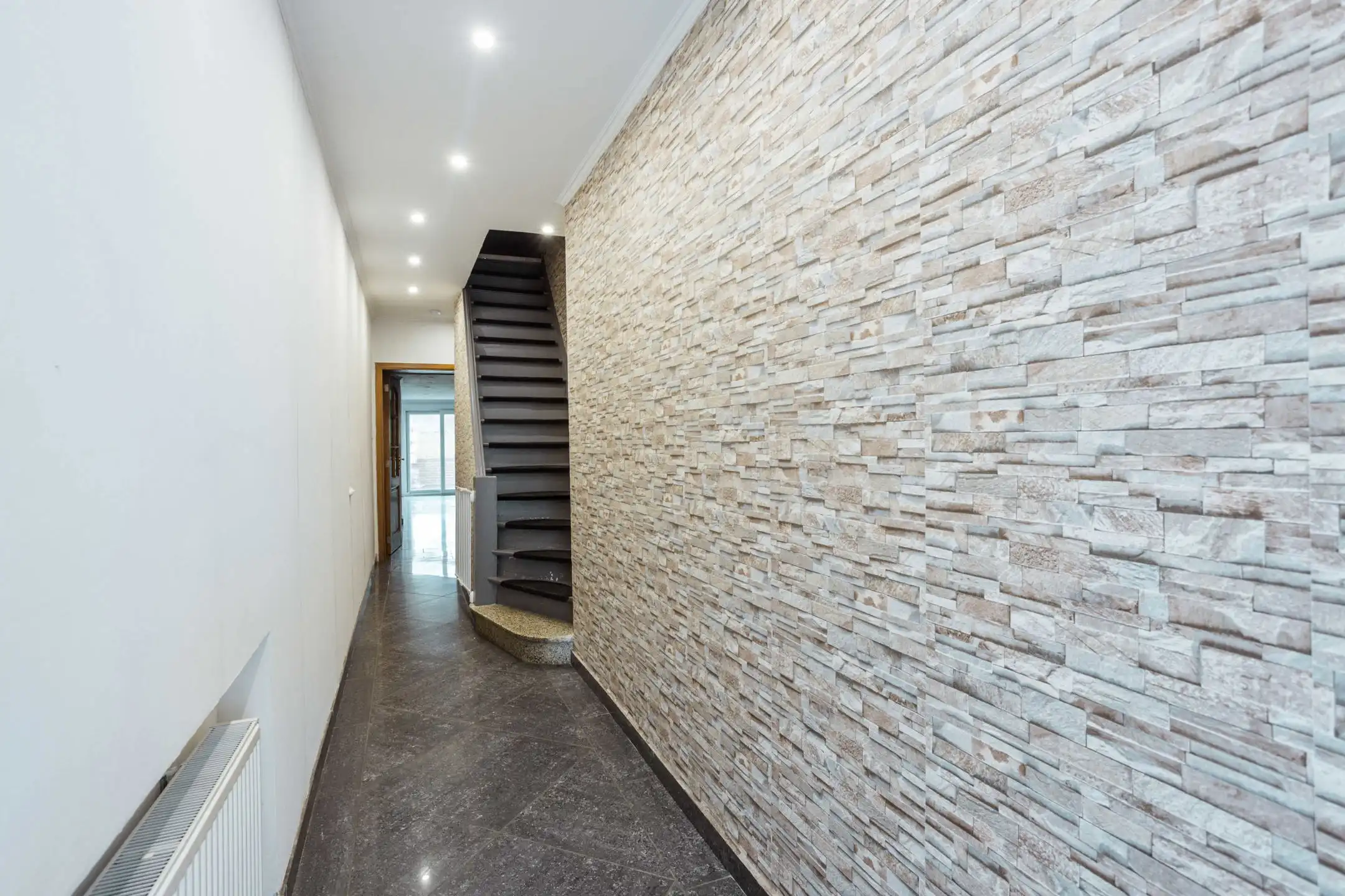 Ruime gezinswoning met aangename zuid-gerichte tuin. foto 3