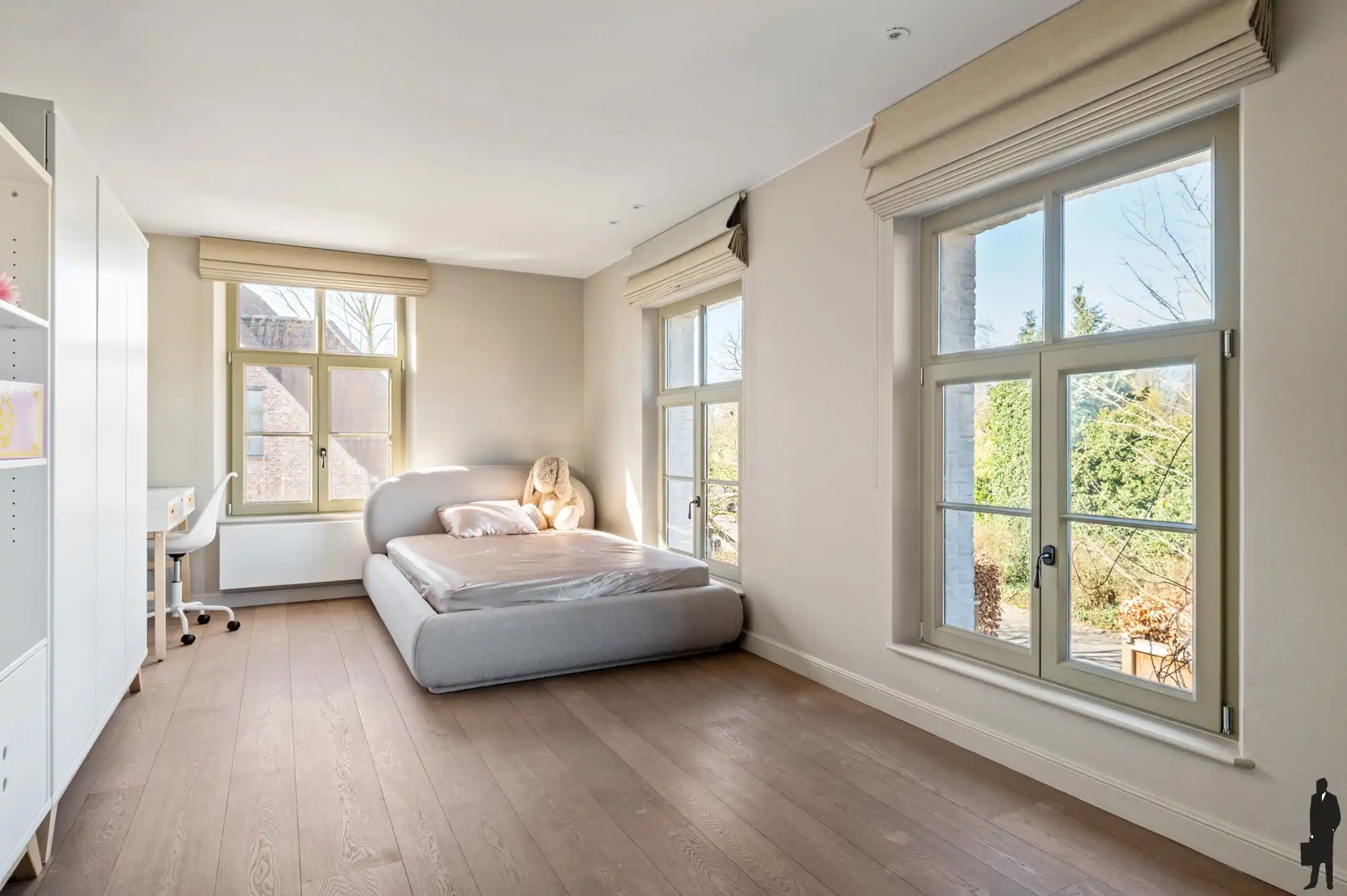 Prachtige woning met 4 slpks, 2 badks en ZW tuin met privacy foto 26