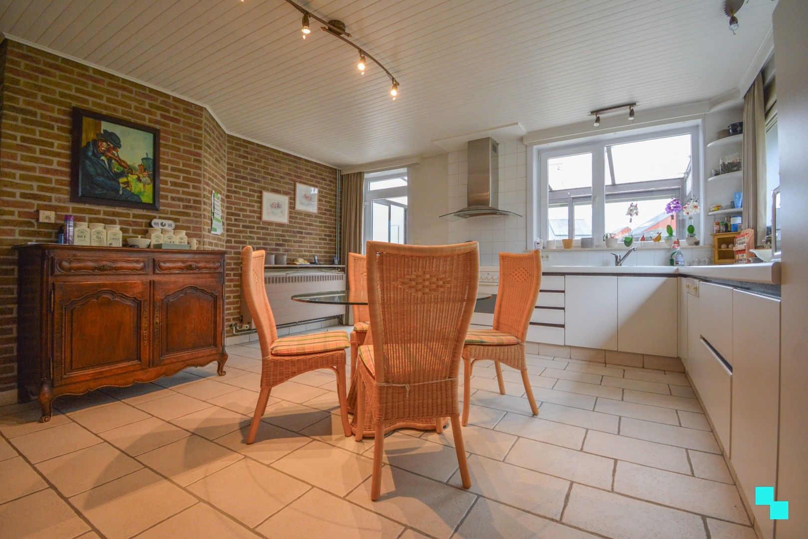 Verrassend ruime HOB met praktijk te Sint-Henricus foto 6