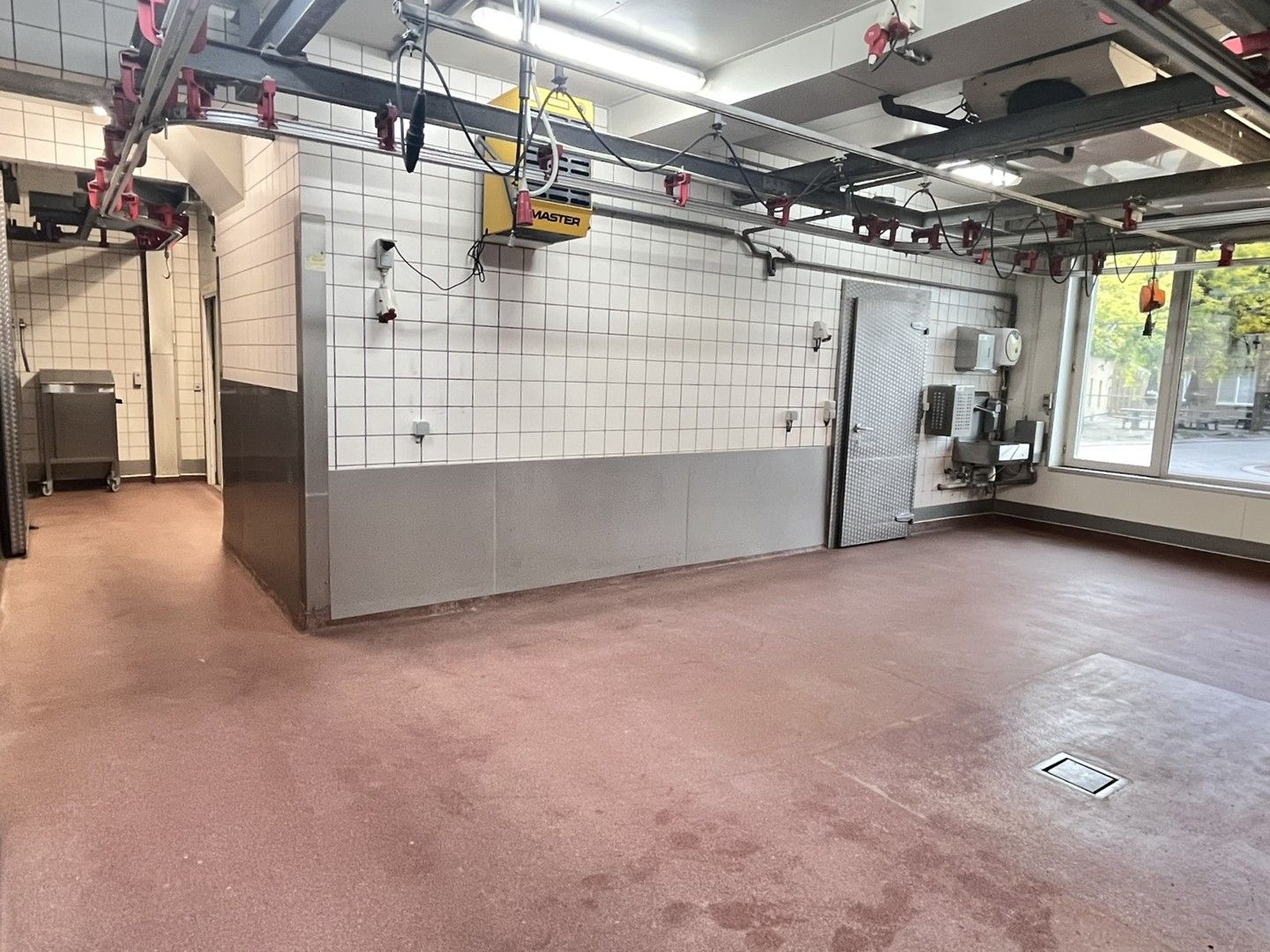 Gelijkvloerse koel- en handelsruimtes met laad- en loskade foto 14