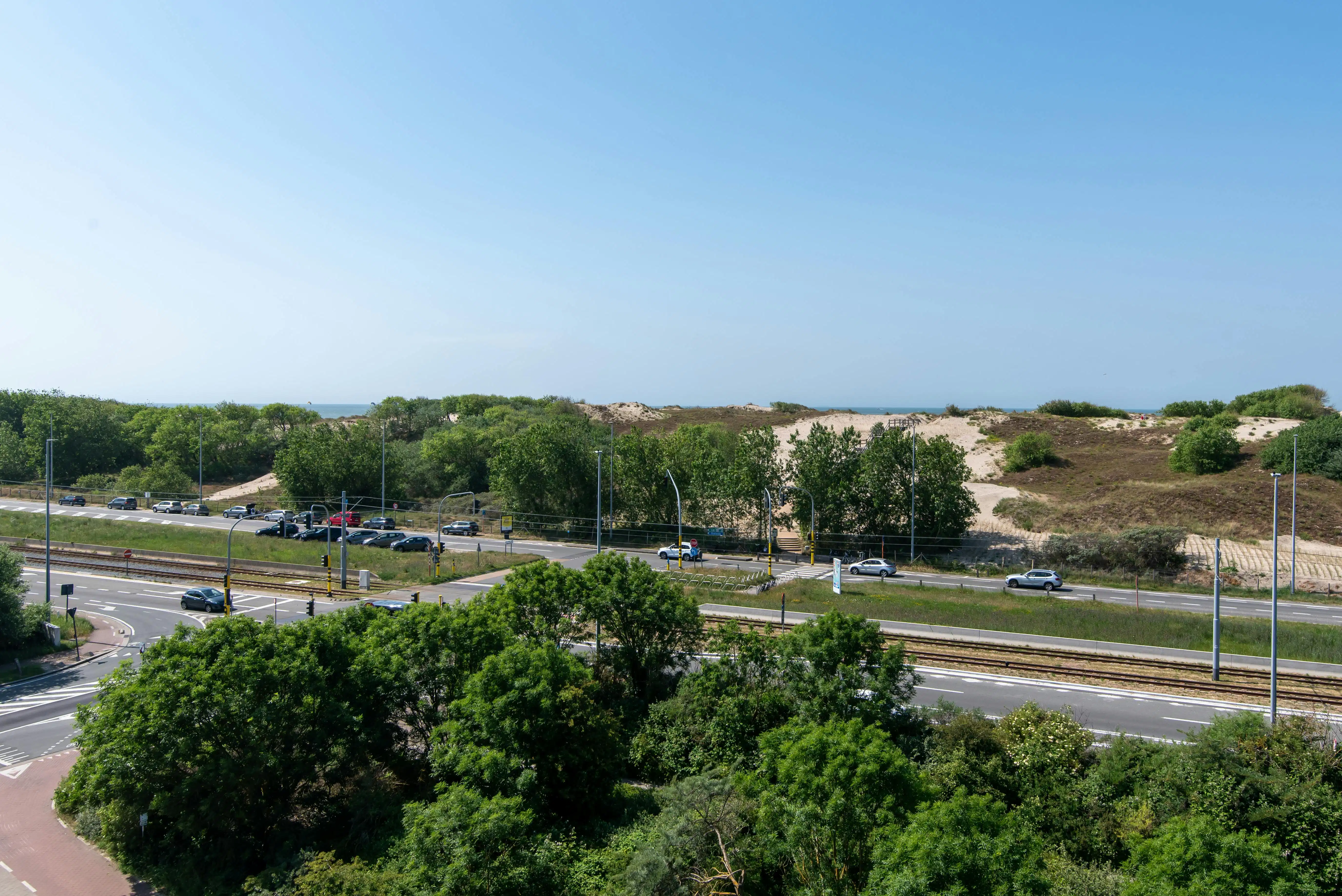 Exclusief penthouse te Bredene met duinen- en zeezicht foto 3