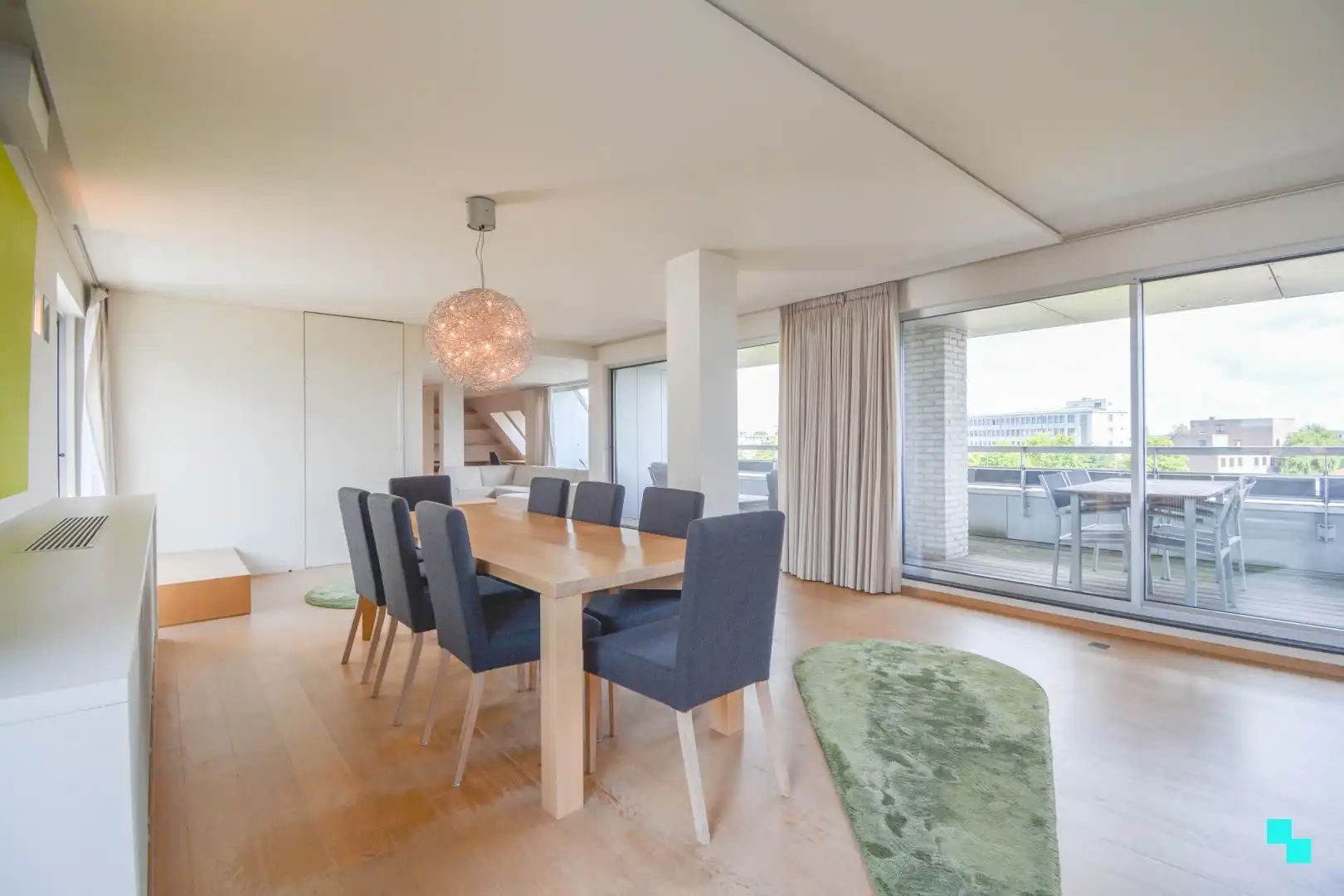 UItzonderlijk ruim appartement aan het water te Roeselare! foto {{pictureIndex}}