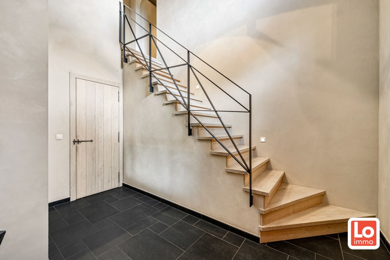 Ruime, charmante en degelijke alleenstaande villa met inpandige garage op een rustige en makkelijk bereikbare locatie tussen Lochristi en Gent. foto 2