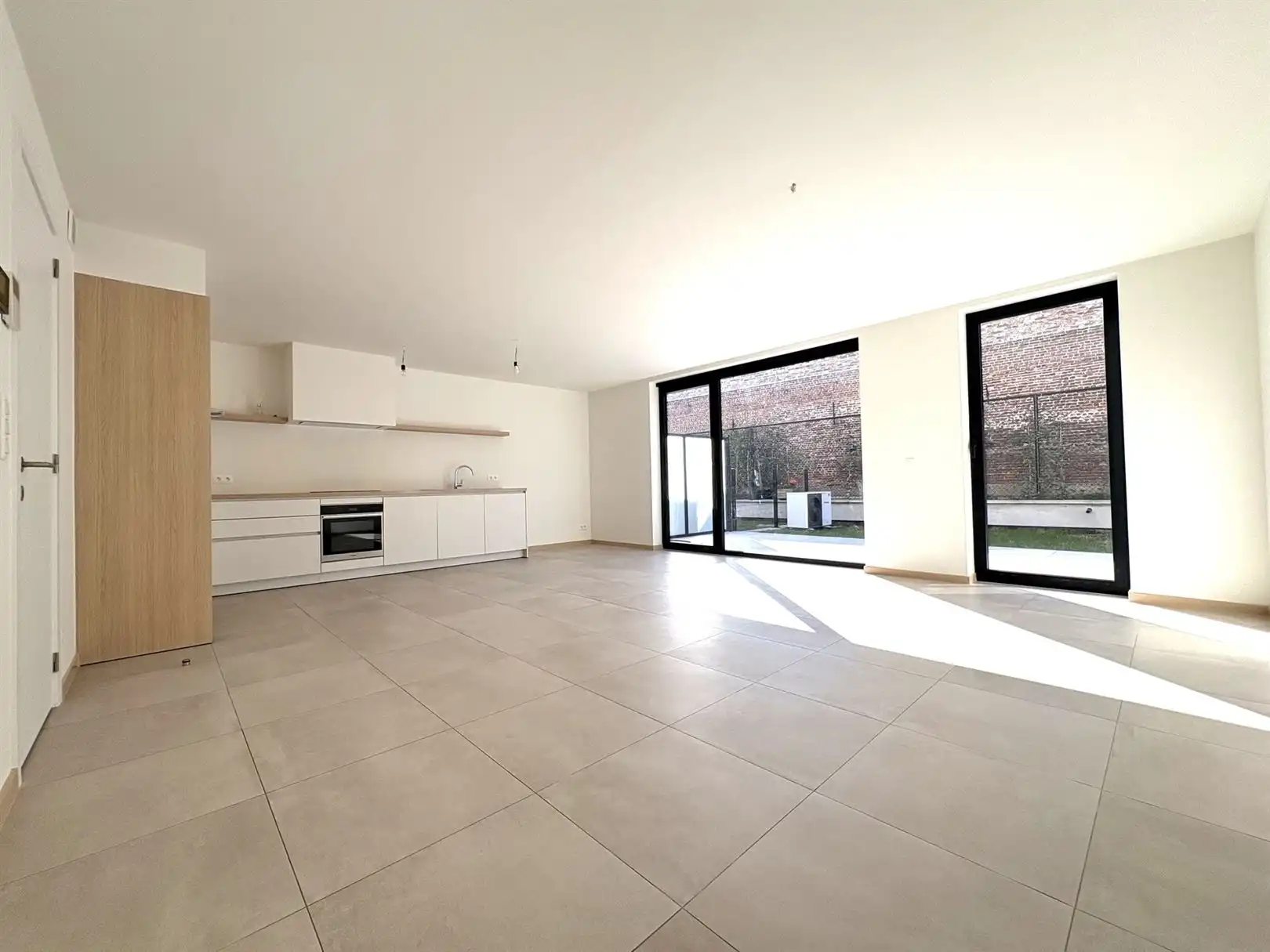 Modern en instapklaar gelijkvloers appartement met terras, tuin en ondergrondse staanplaats in Grembergen foto 3