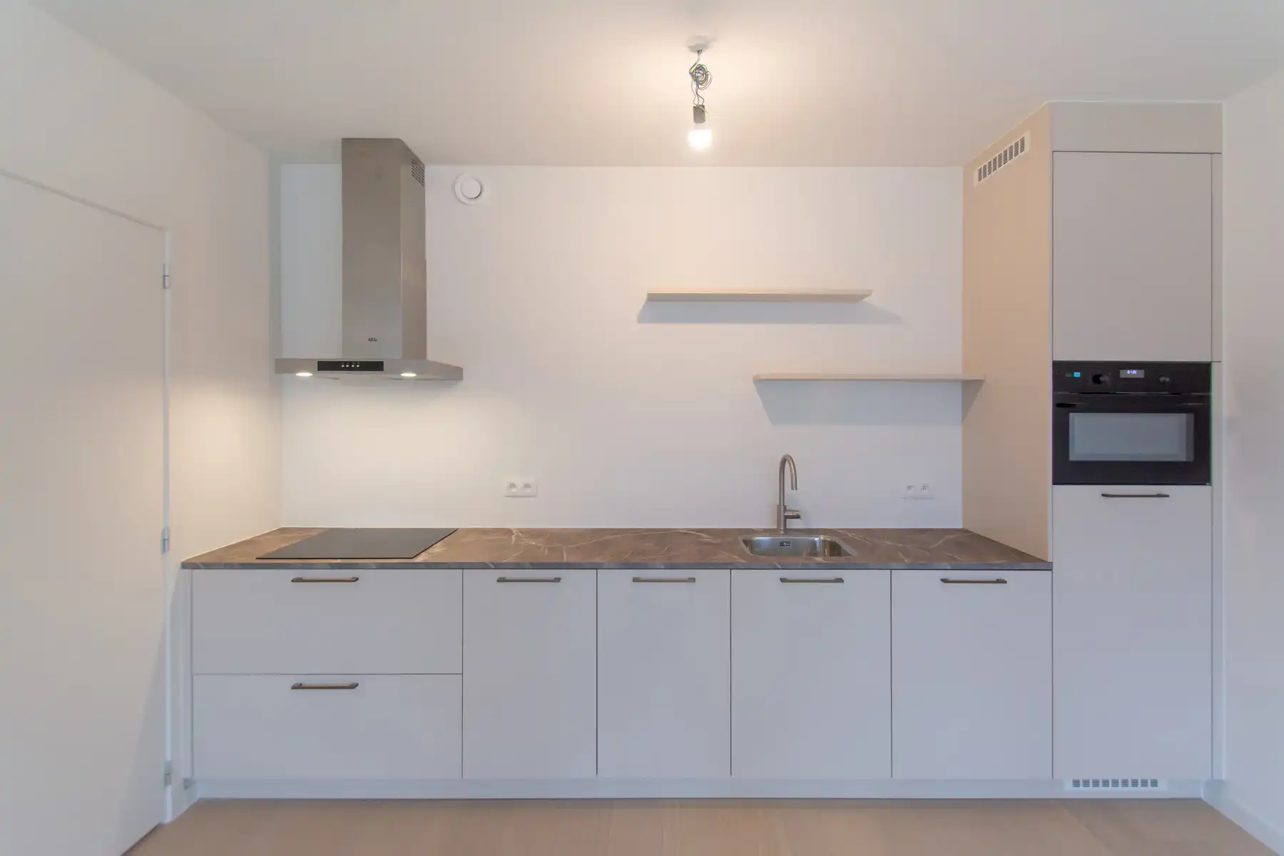 Prachtig instapklaar 2- kamer appartement met groot terras foto 8