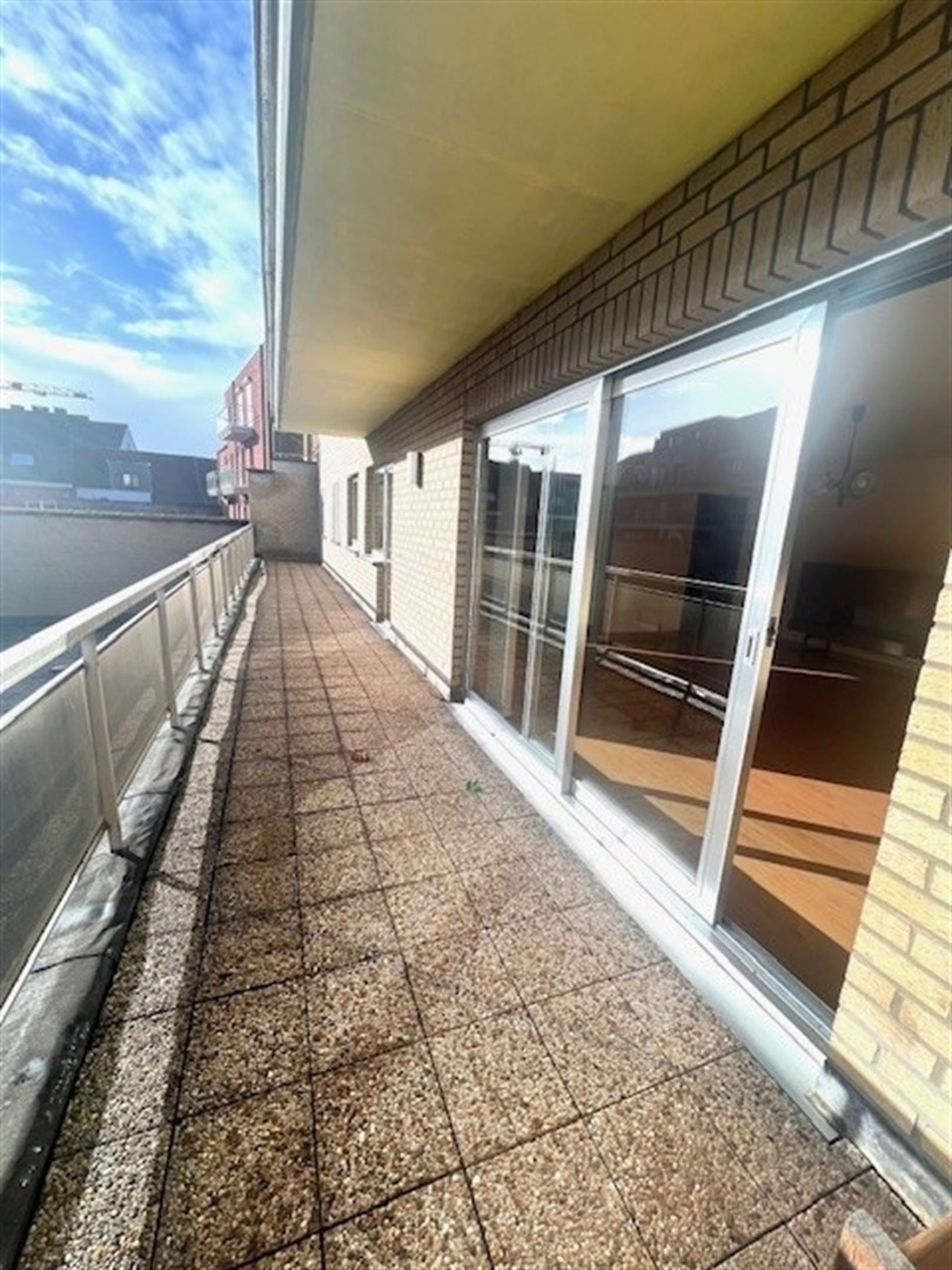 Centraal gelegen appartement met 2 slaapkmrs en autostaanplaats foto 2