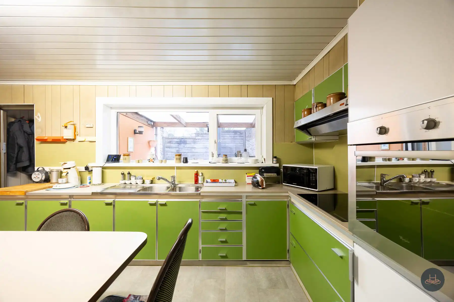 Charmante te moderniseren woning met stadskoer & terras foto 10