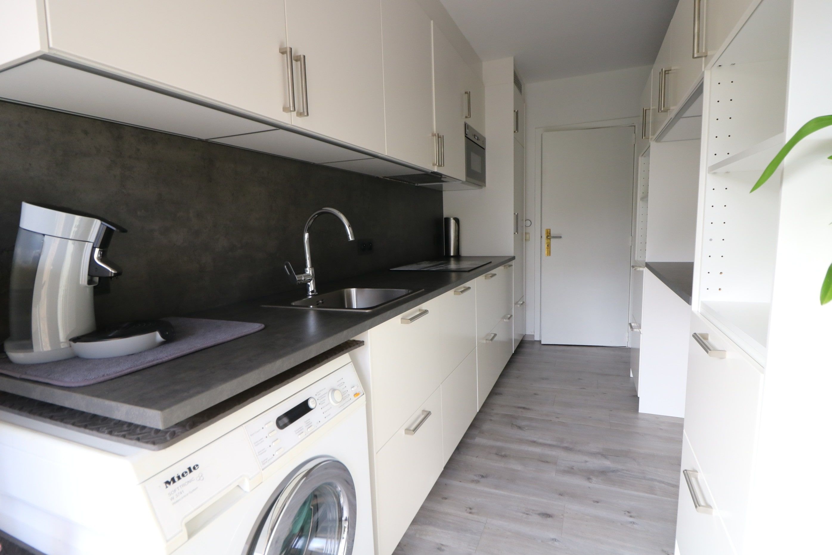 Ruim appartement (97 m²) met 2 grote slaapkamers en twee terrassen, vlakbij station/winkelstraten en met prachtig zicht op het park. foto 7