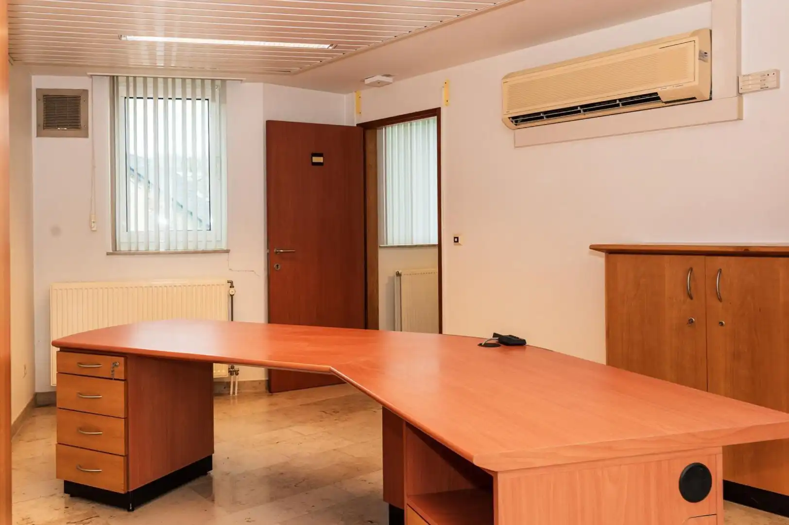 Kantoorruimte:Winkelruimte te huur in Voeren – 184 m² met parkeergelegenheid foto 20