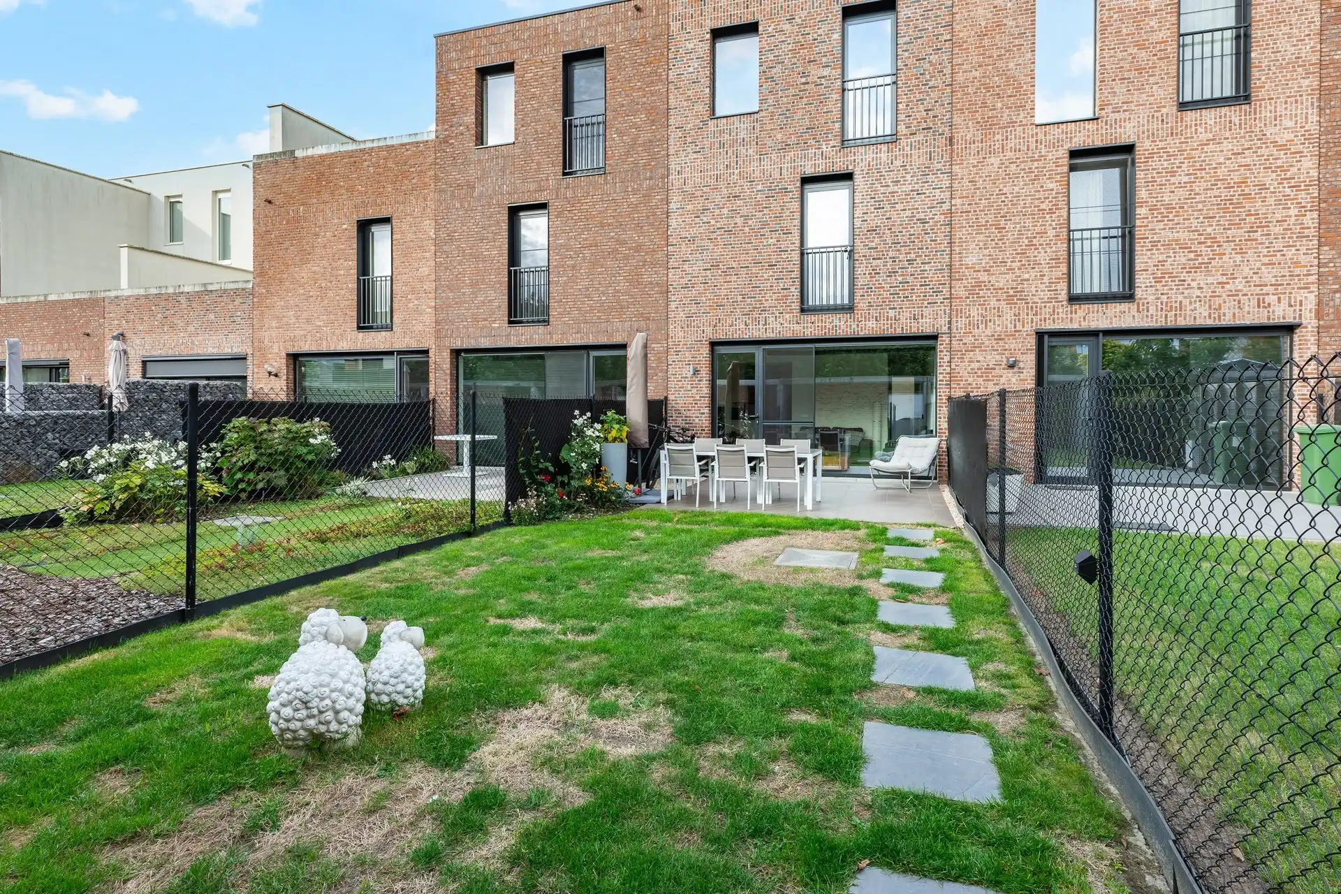 Energiezuinige stadswoning met 3 slaapkamers, terras en private parking in Aalst foto 24