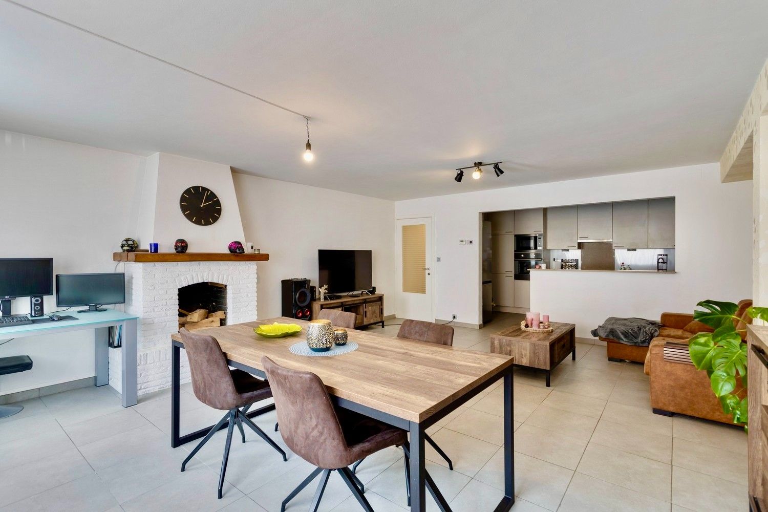 Ruim en Lichtrijk 2 slpk appartement in centrum van Ruddervoorde te koop foto 3