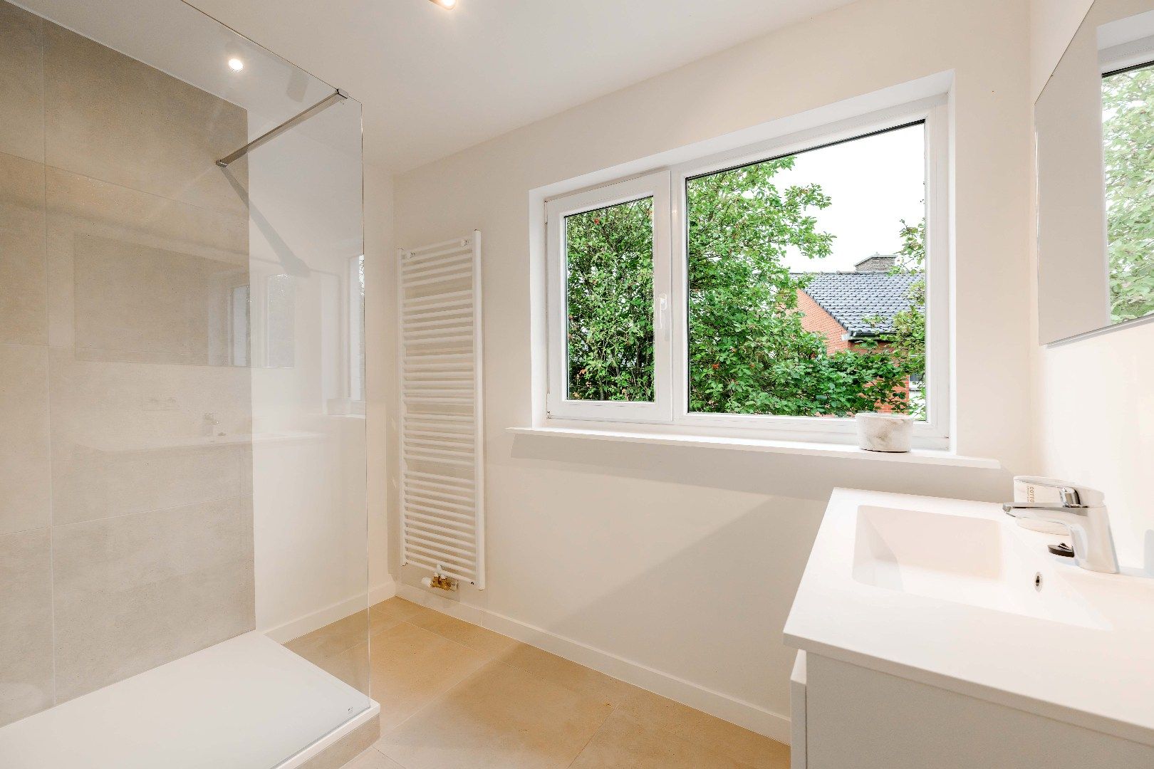 PERFECT INSTAPKLARE ENERGIEVRIENDELIJKE WONING MET TUIN EN GARAGE foto 17