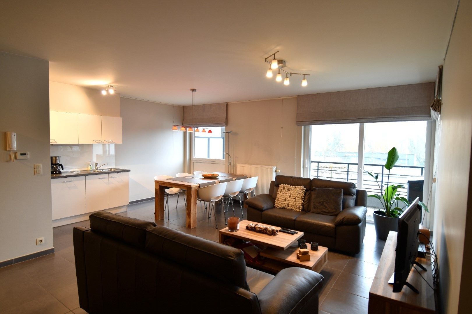Instapklaar appartement met prachtig terras in het hart van Bissegem  foto 4